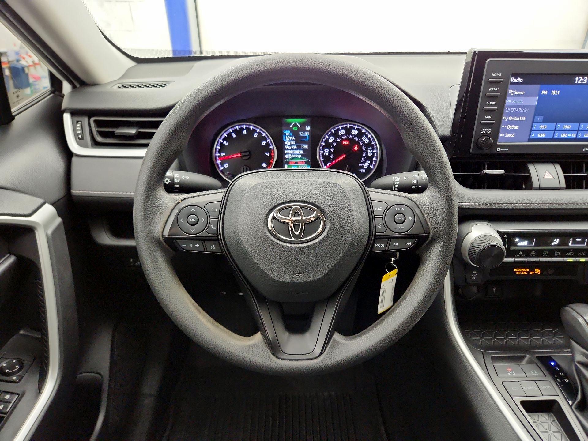 Thumbnail: 2022 Toyota RAV4 - 10