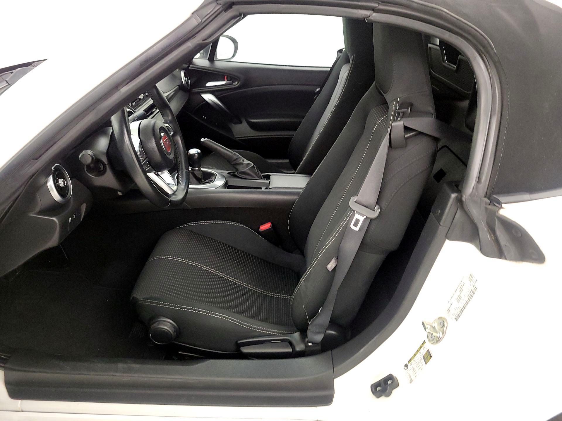 Thumbnail: 2017 Fiat 124 Spider - 11