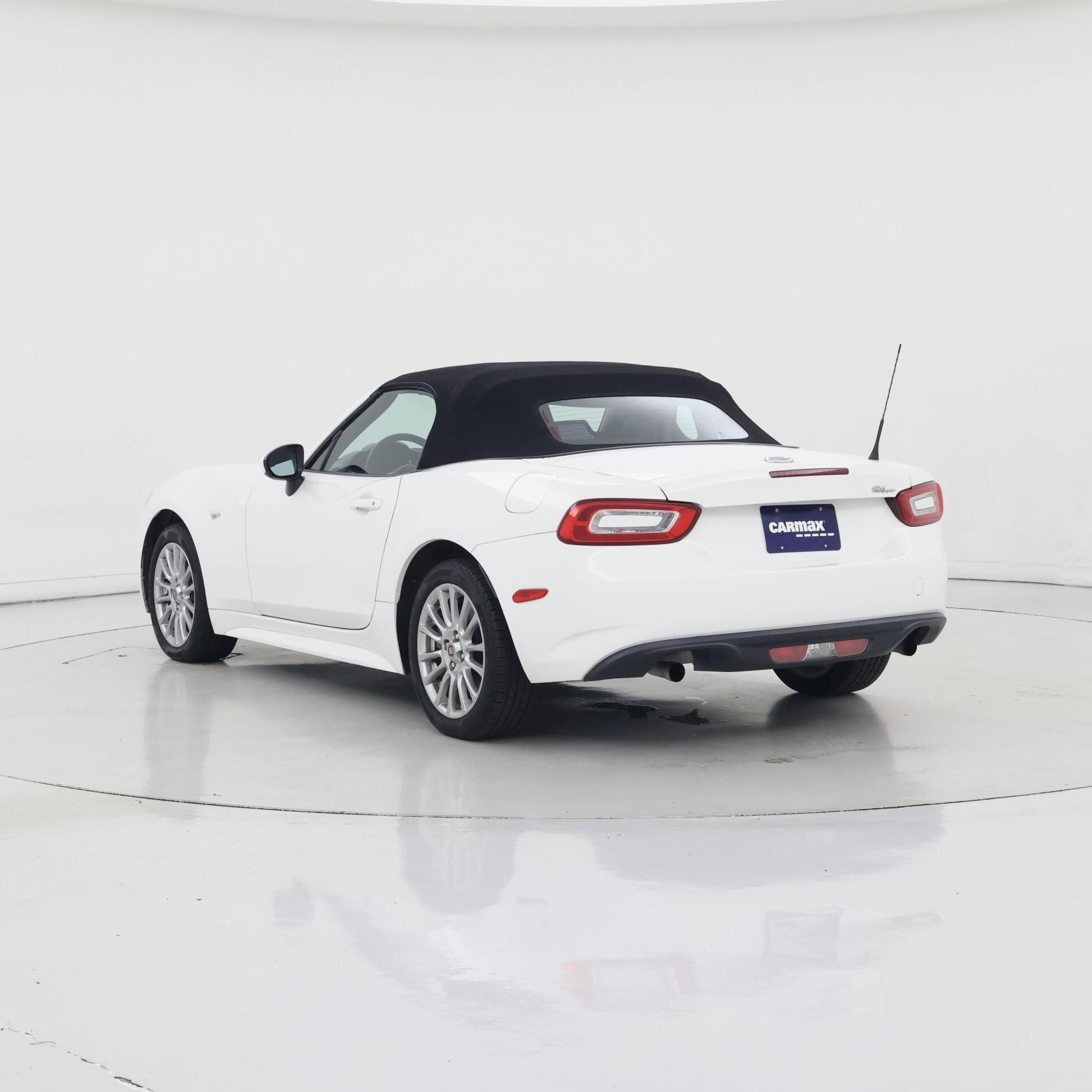 Thumbnail: 2017 Fiat 124 Spider - 2
