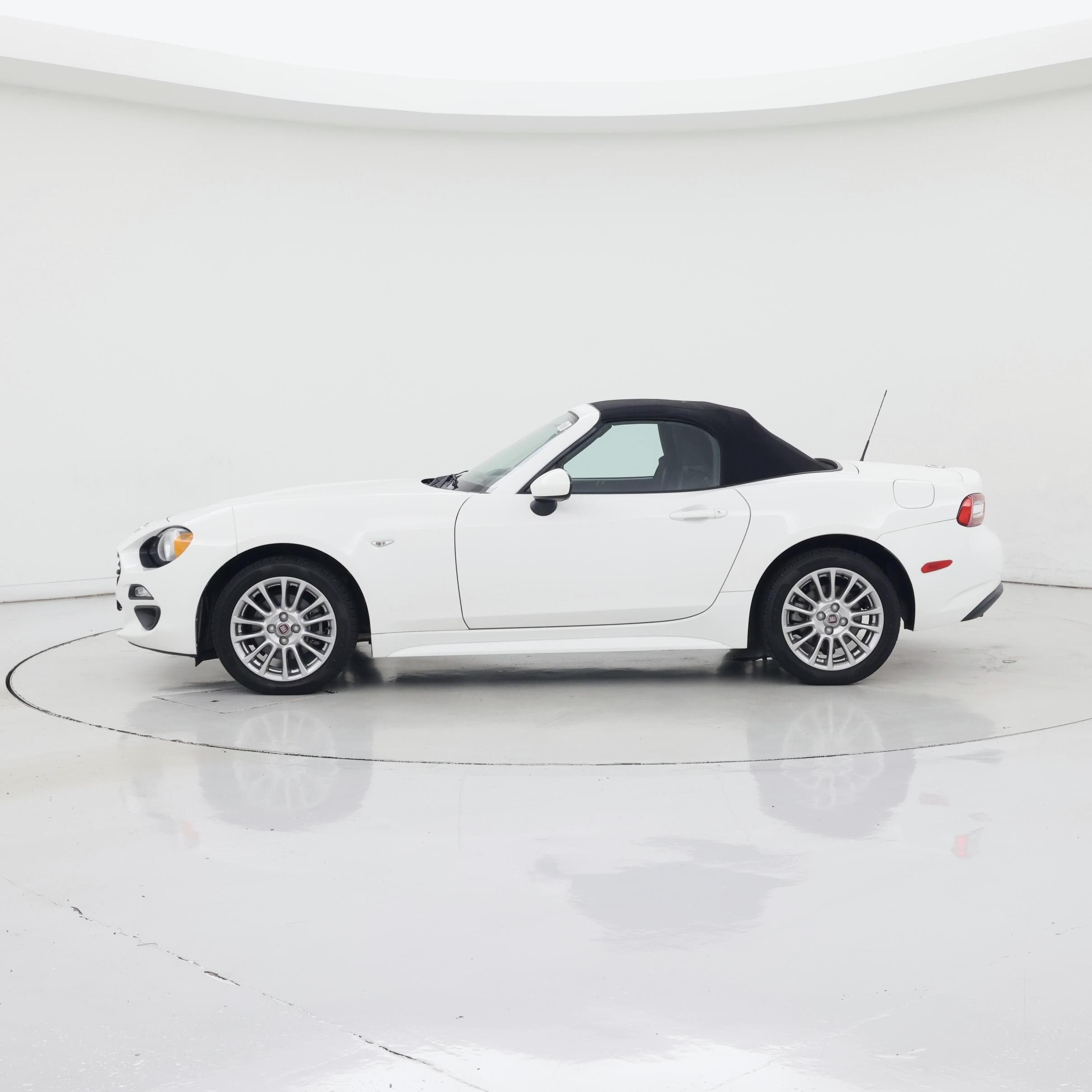 Thumbnail: 2017 Fiat 124 Spider - 3