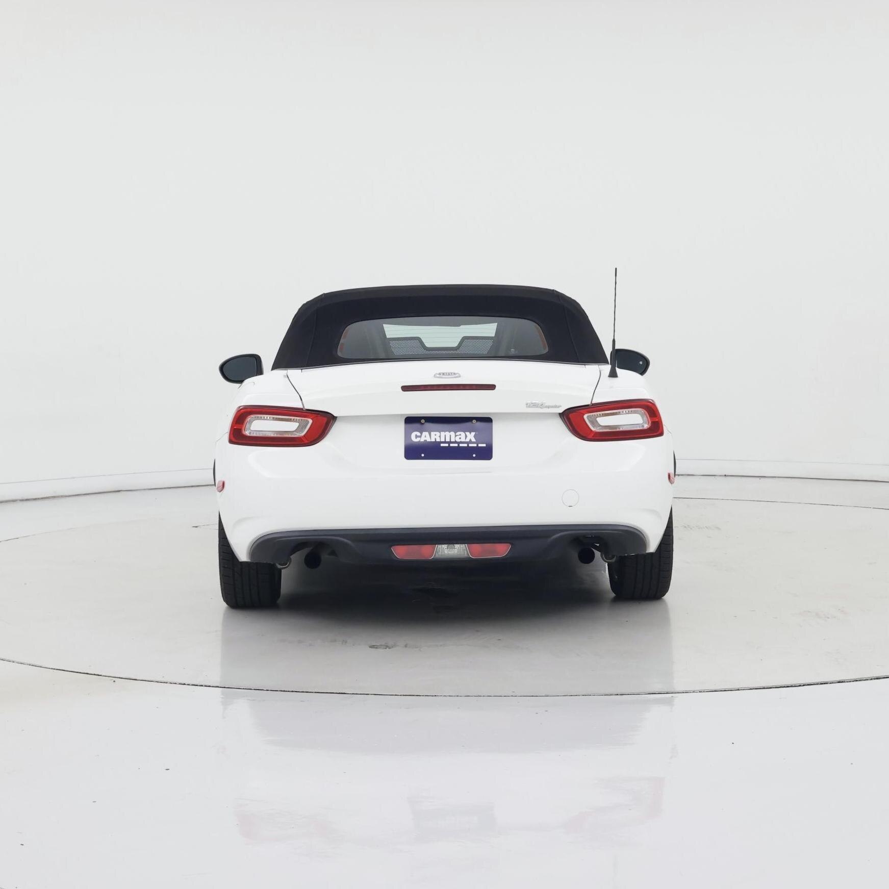 Thumbnail: 2017 Fiat 124 Spider - 6