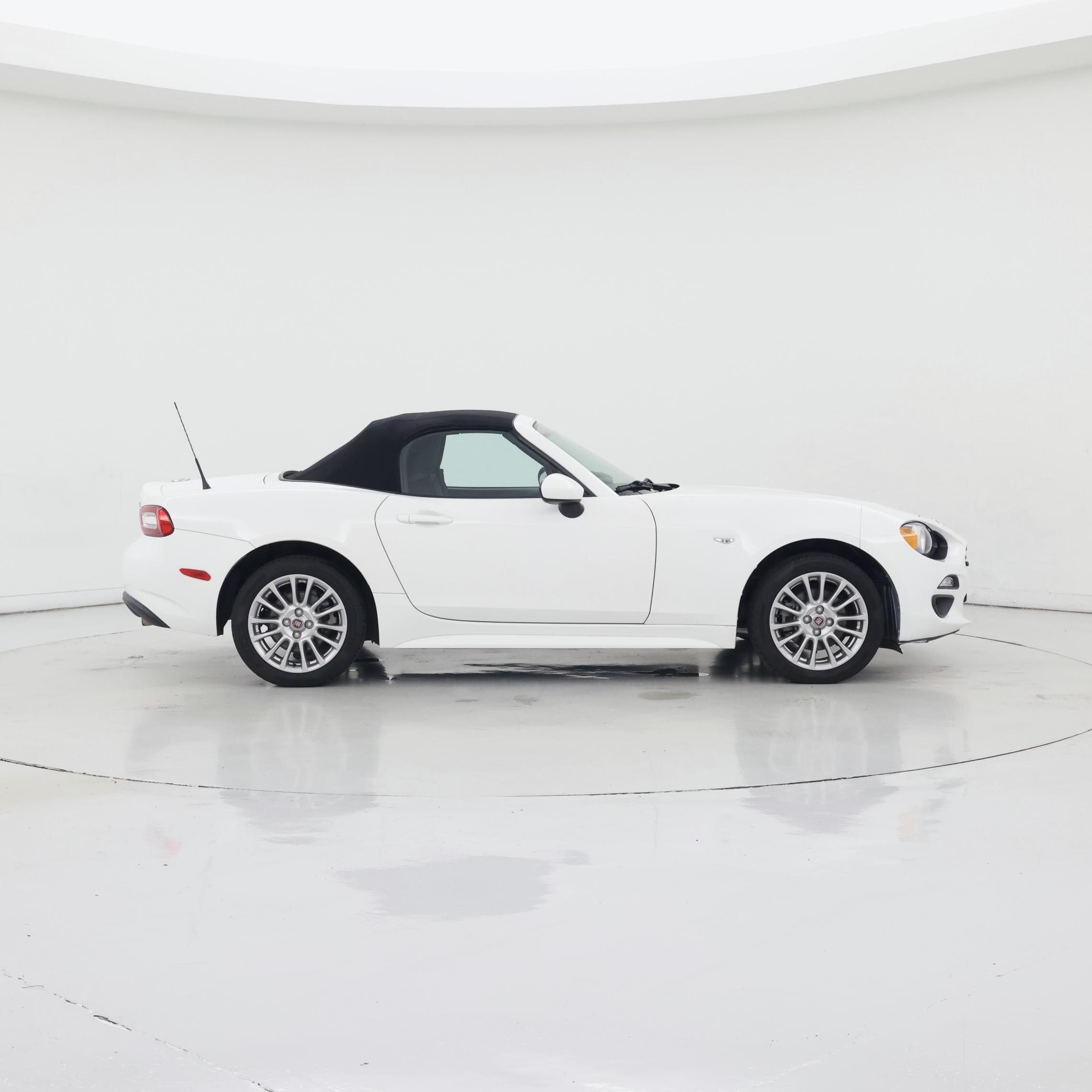 Thumbnail: 2017 Fiat 124 Spider - 7