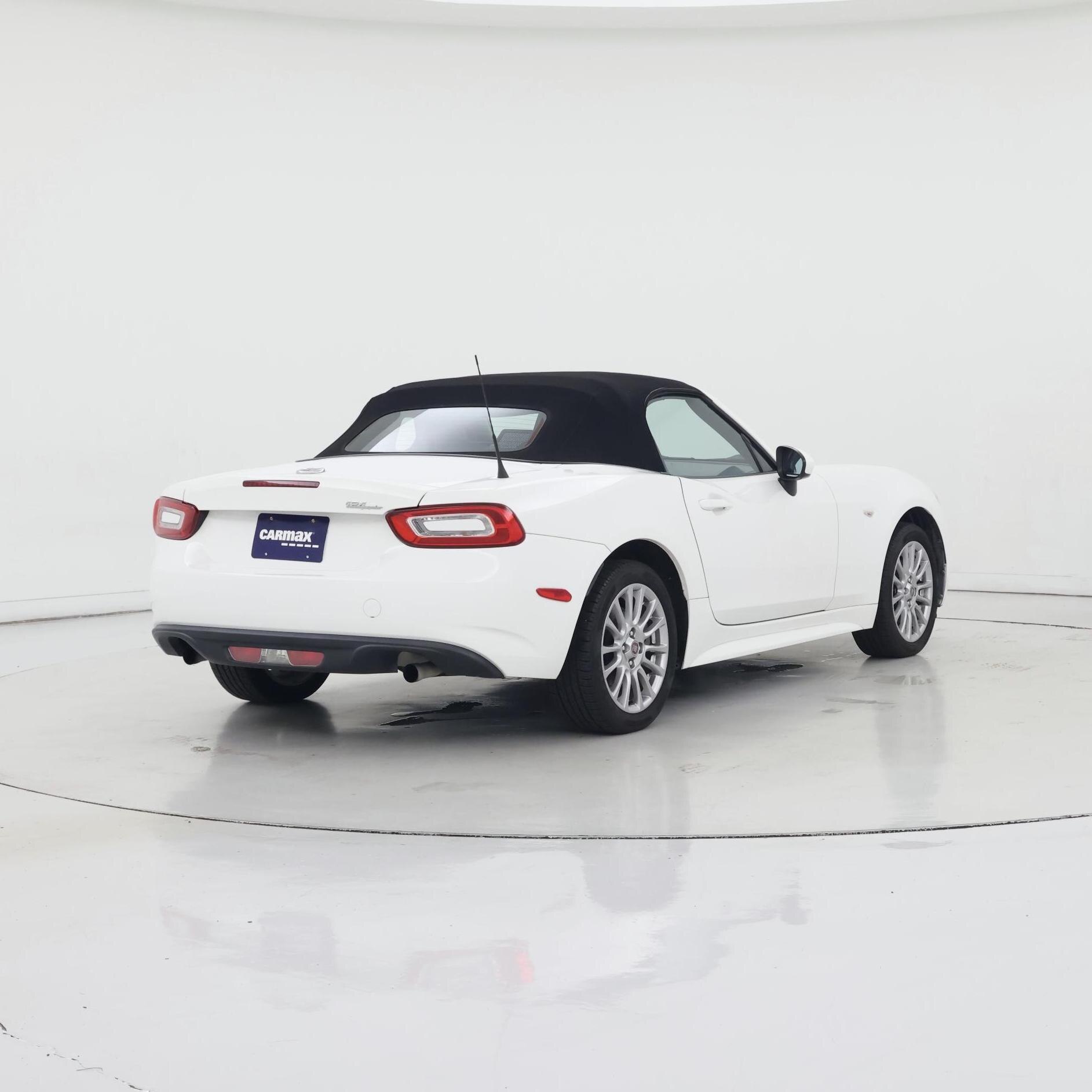 Thumbnail: 2017 Fiat 124 Spider - 8