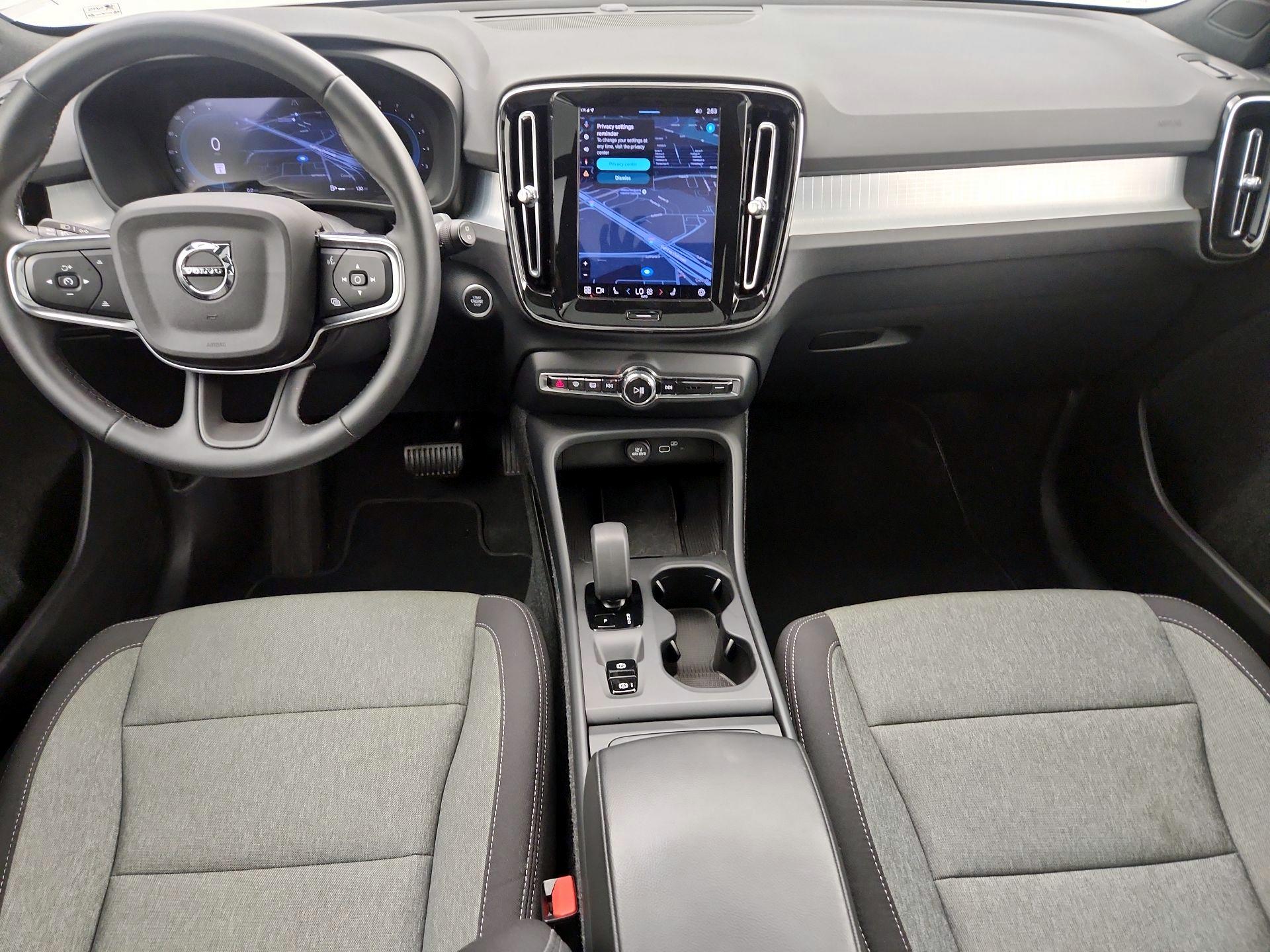 Thumbnail: 2025 Volvo XC40 - 9