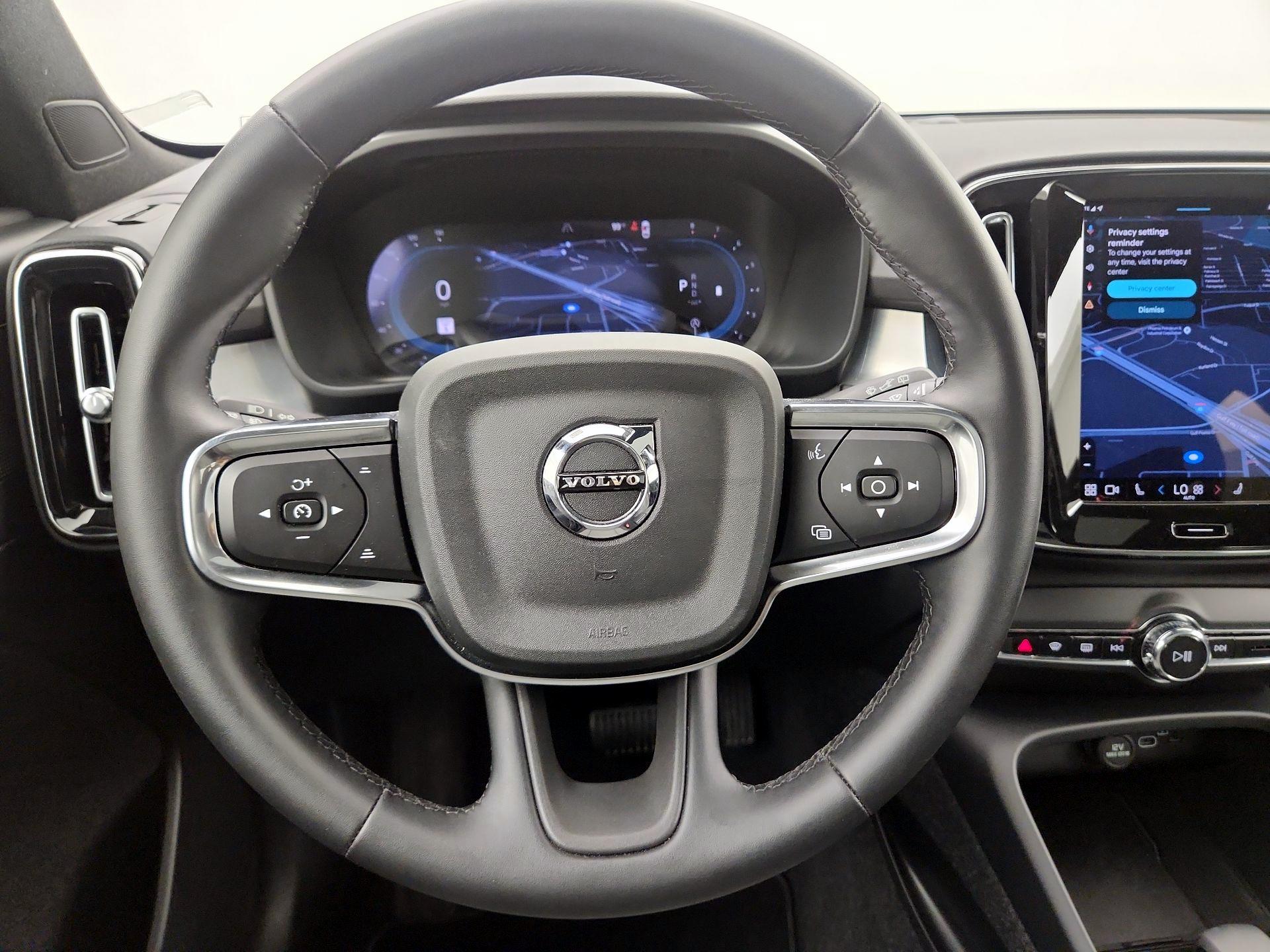 Thumbnail: 2025 Volvo XC40 - 10