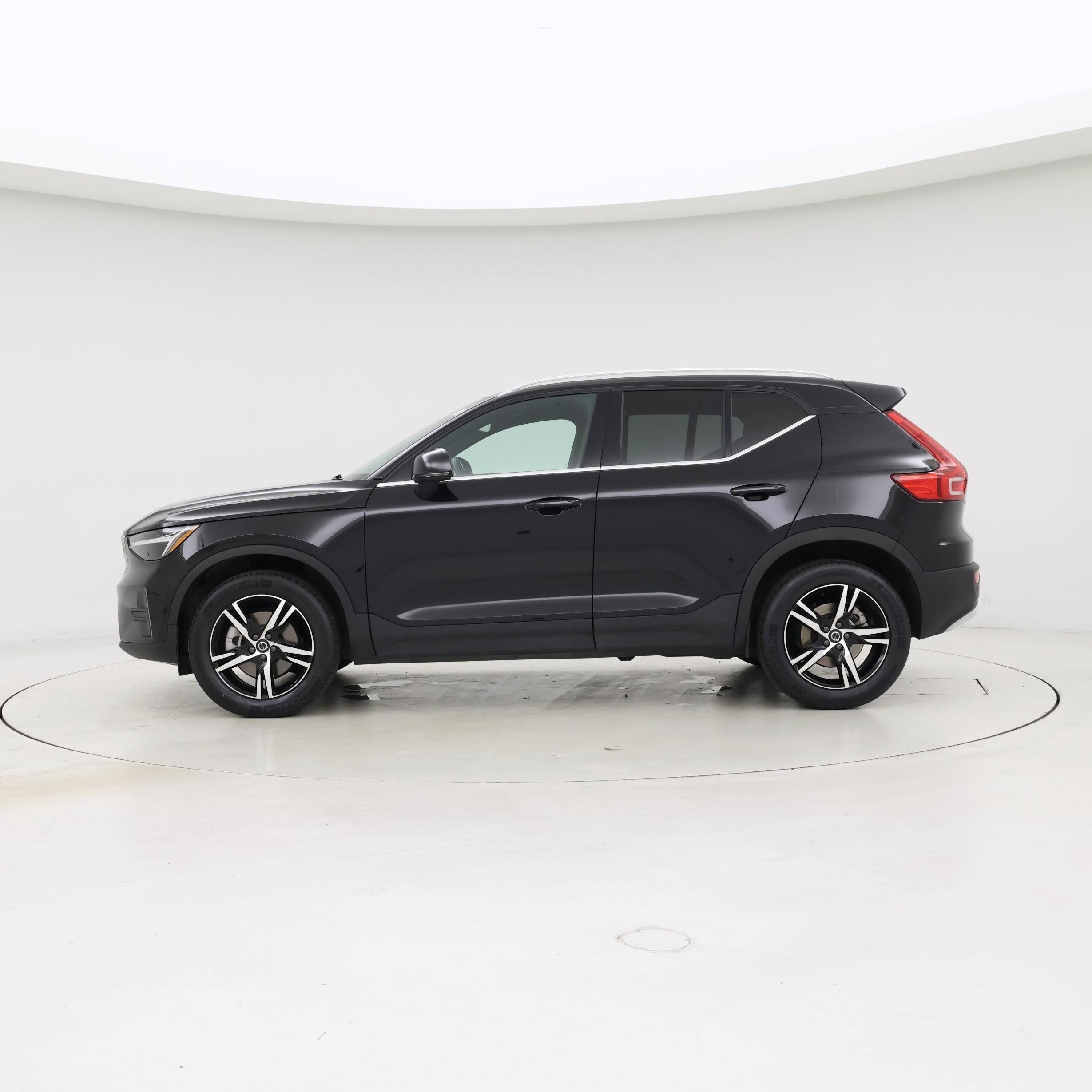 Thumbnail: 2025 Volvo XC40 - 3