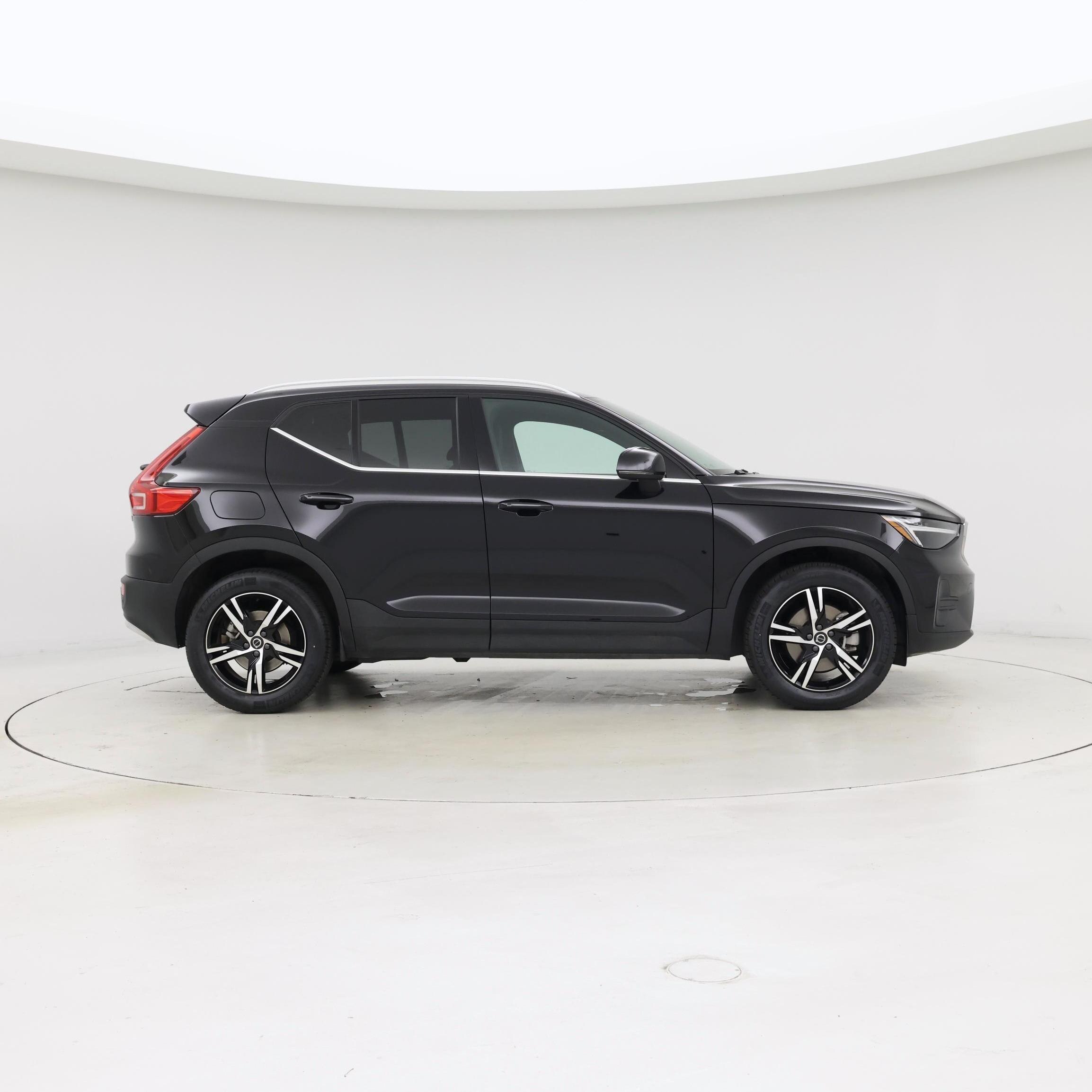 Thumbnail: 2025 Volvo XC40 - 7