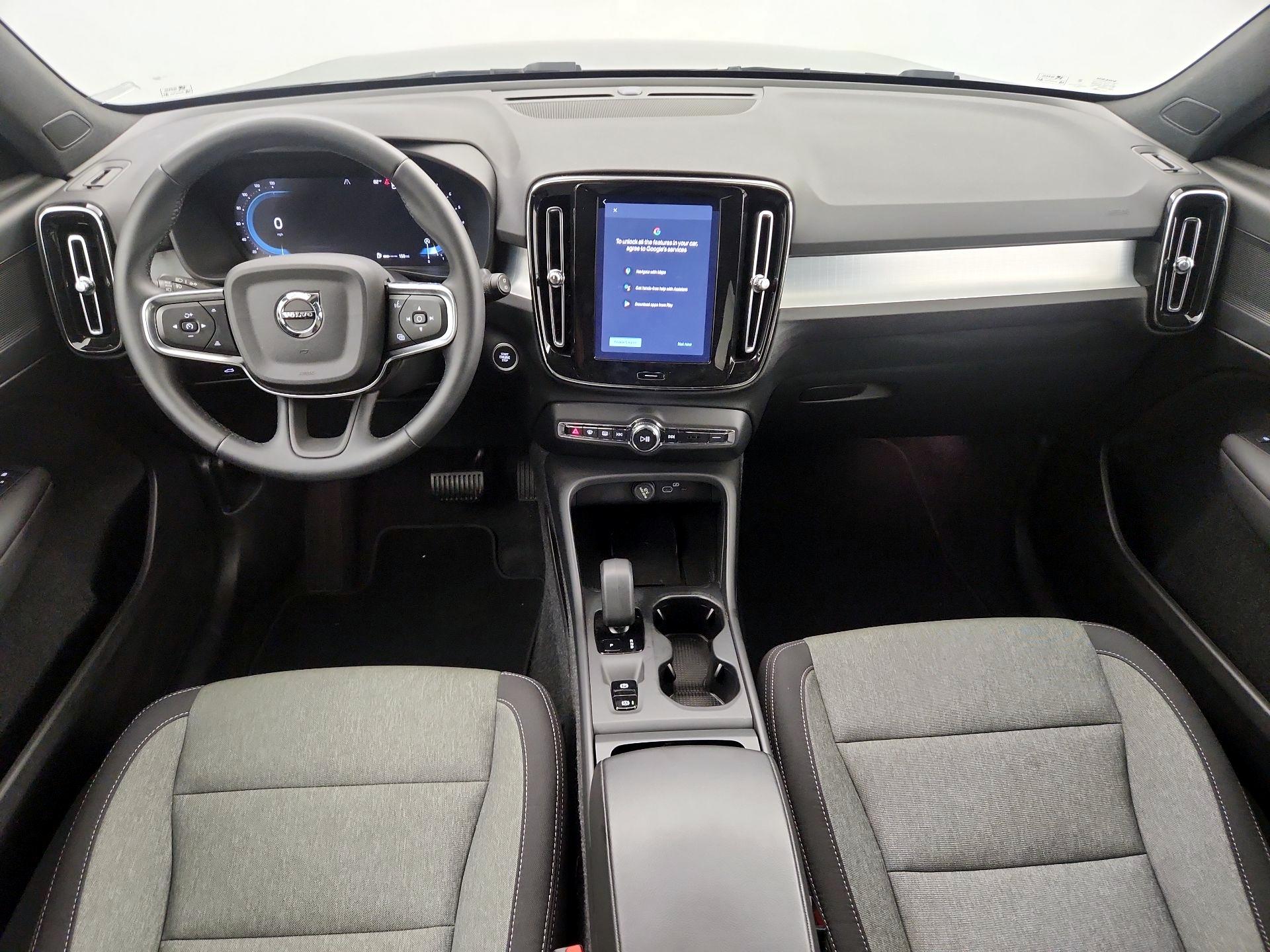 Thumbnail: 2025 Volvo XC40 - 9