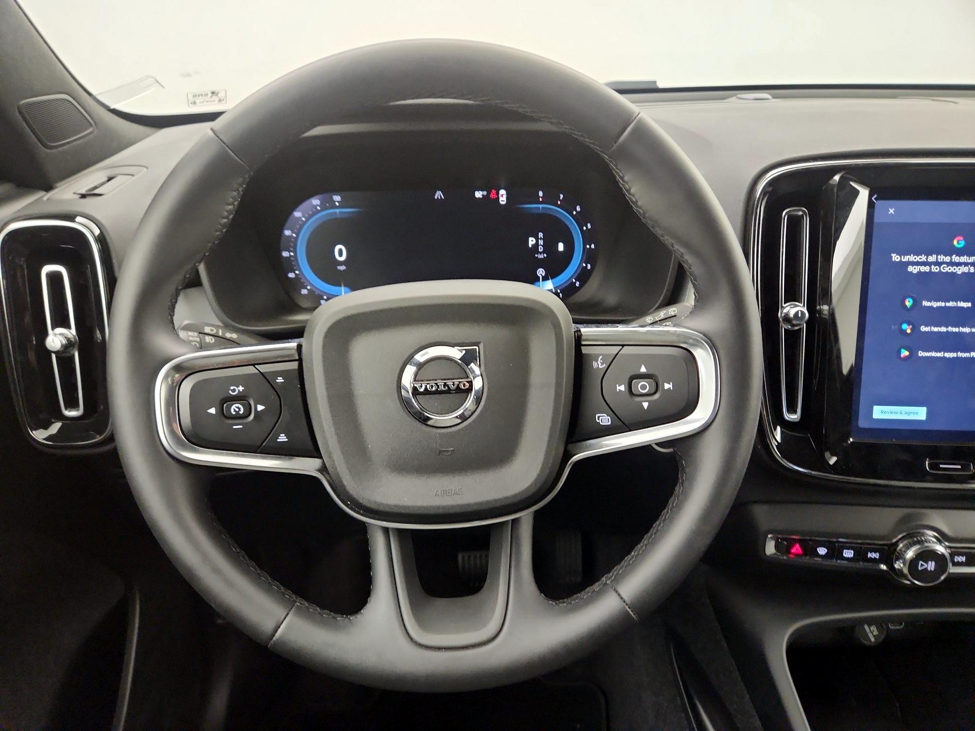 Thumbnail: 2025 Volvo XC40 - 10