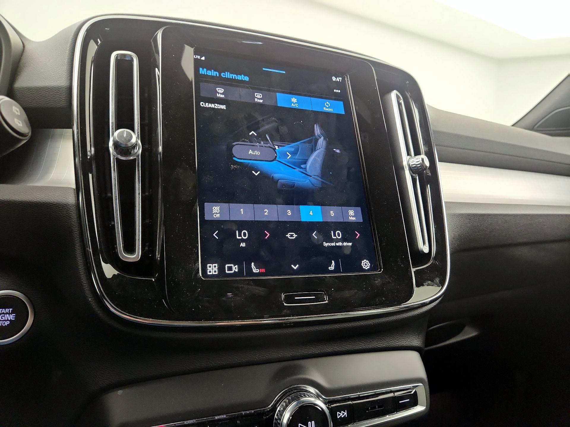 Thumbnail: 2025 Volvo XC40 - 14