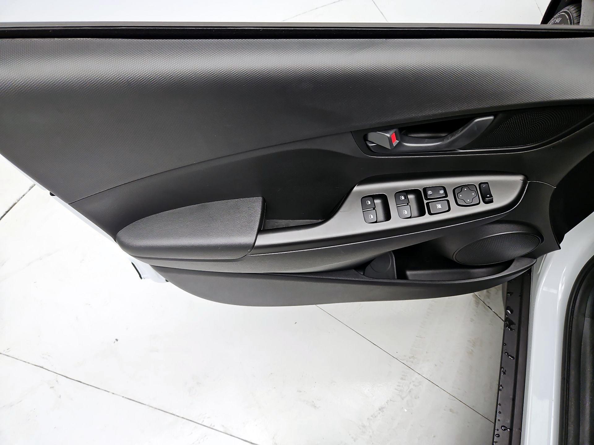 Thumbnail: 2020 Hyundai Kona - 12