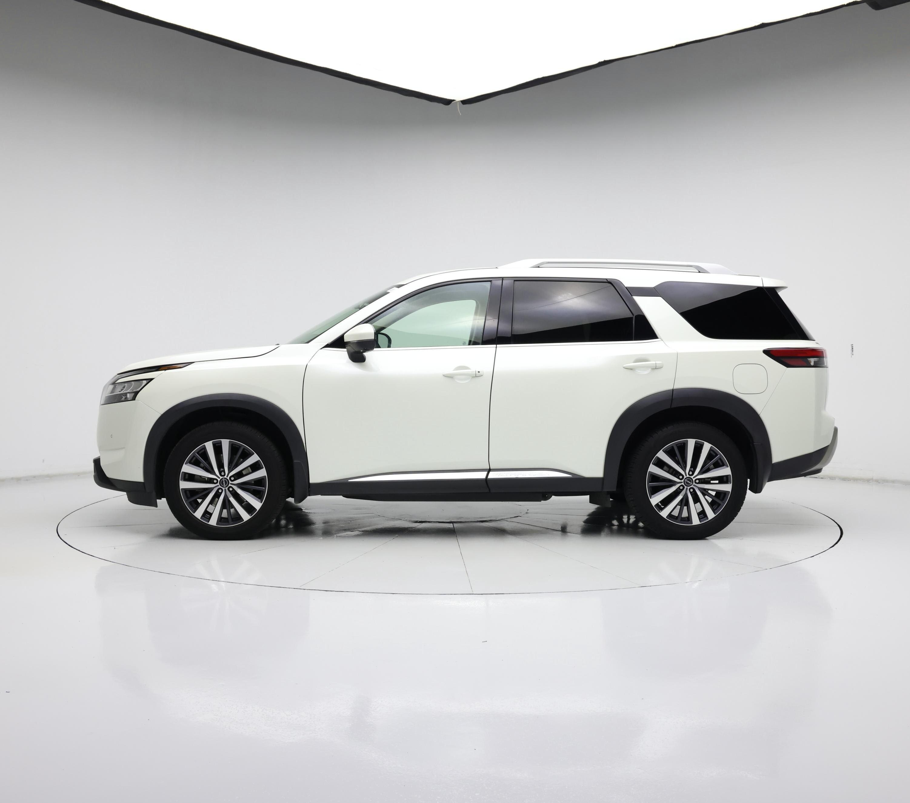 Thumbnail: 2022 Nissan Pathfinder - 3