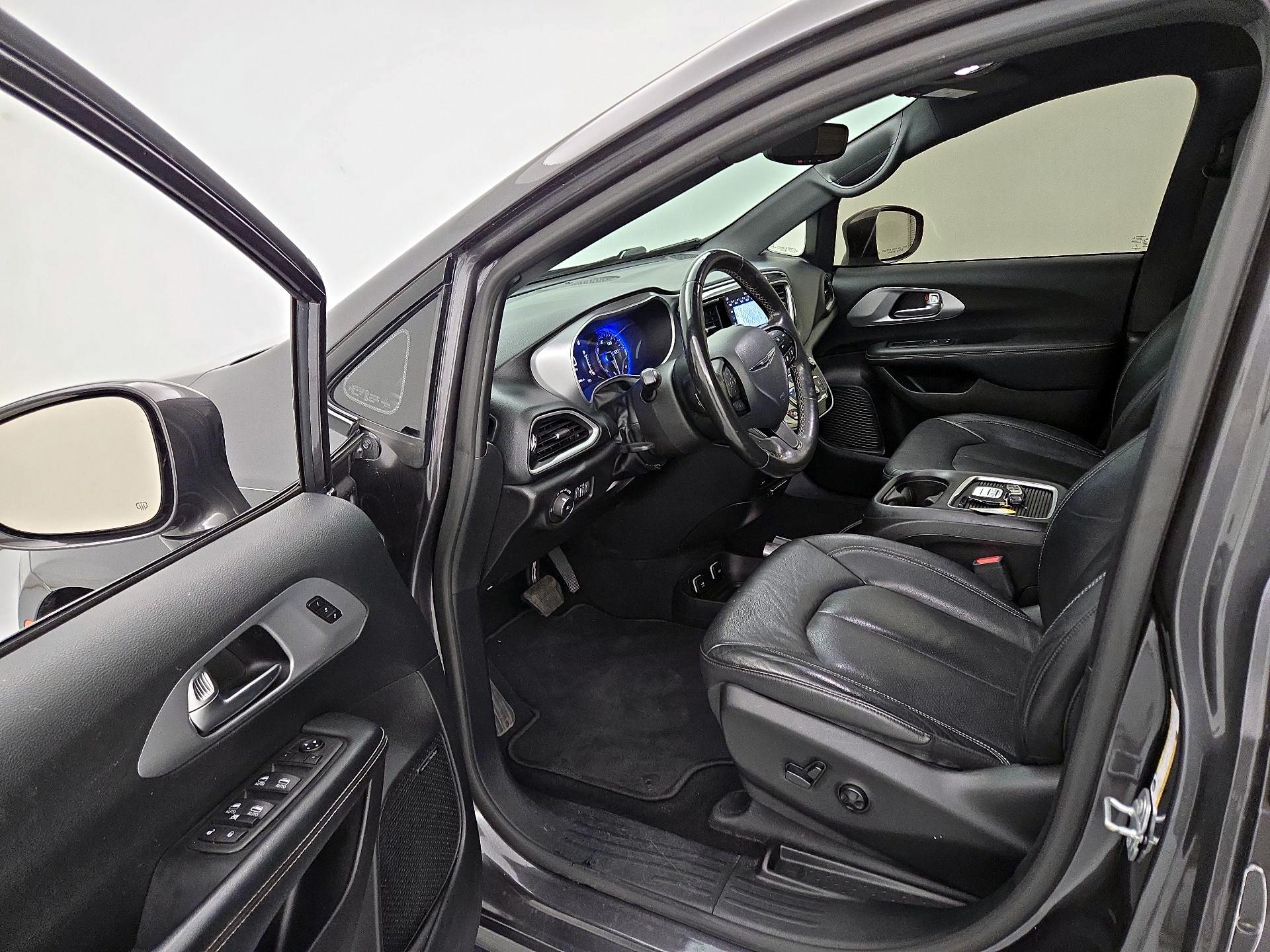 Thumbnail: 2020 Chrysler Pacifica - 11