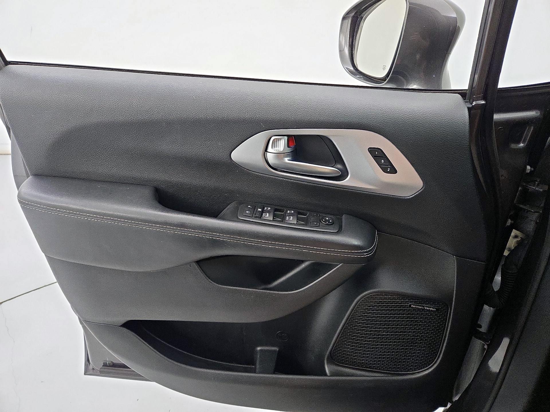 Thumbnail: 2020 Chrysler Pacifica - 12