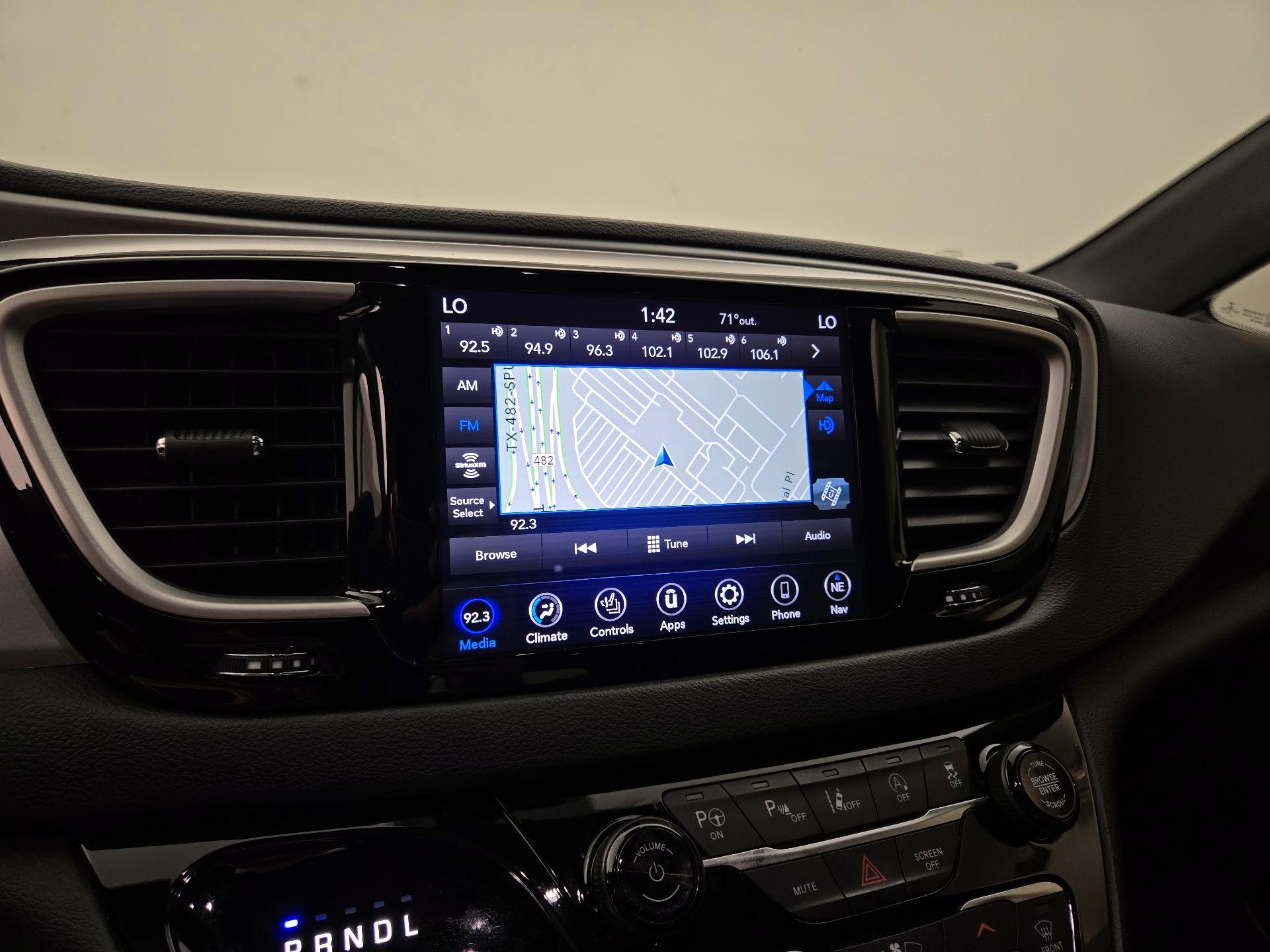 Thumbnail: 2020 Chrysler Pacifica - 14