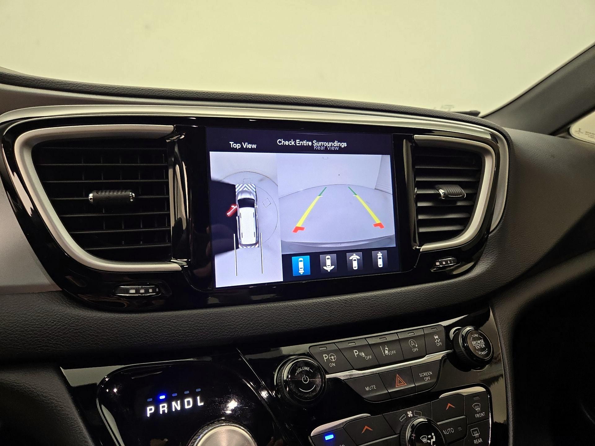 Thumbnail: 2020 Chrysler Pacifica - 15