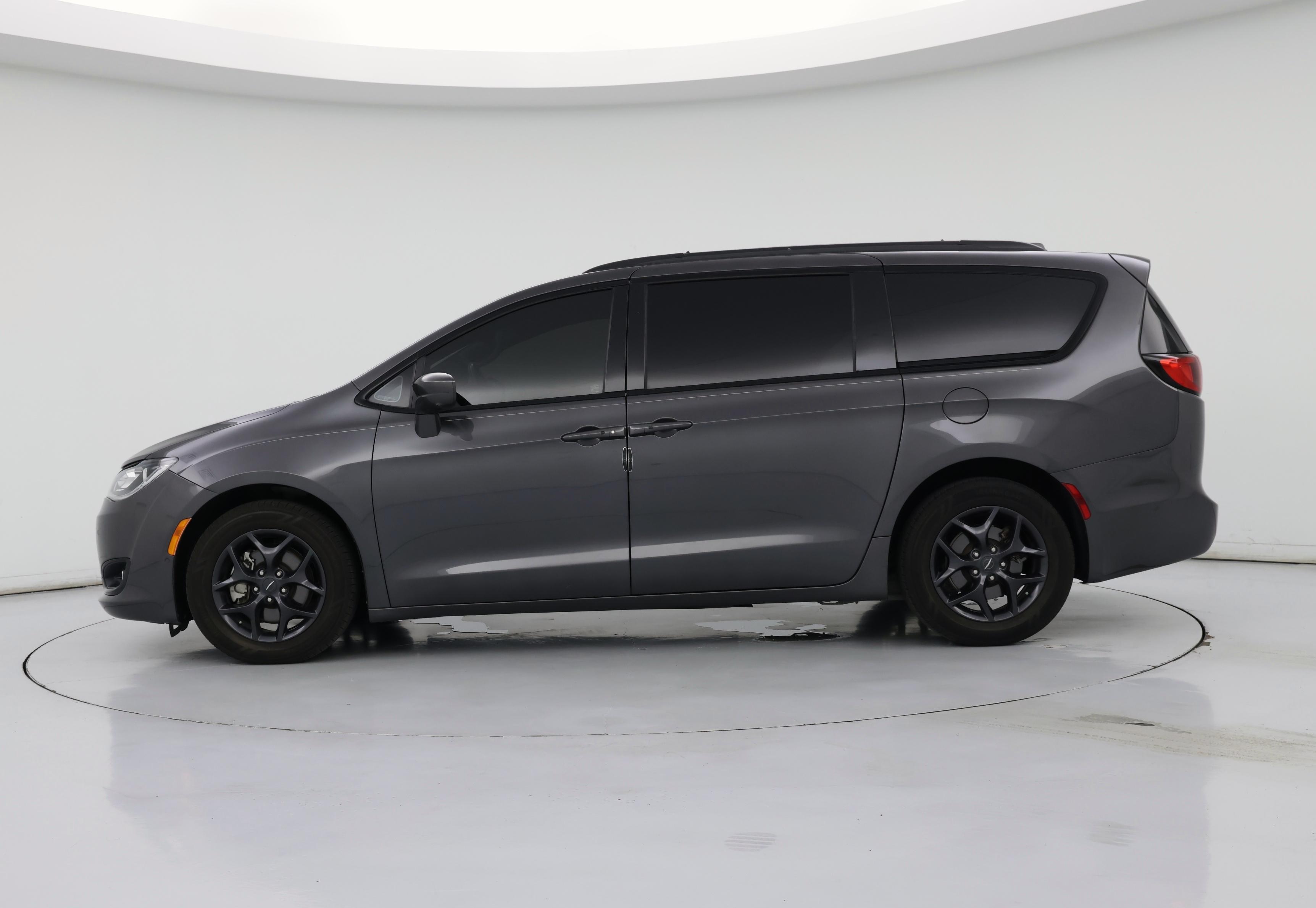 Thumbnail: 2020 Chrysler Pacifica - 3