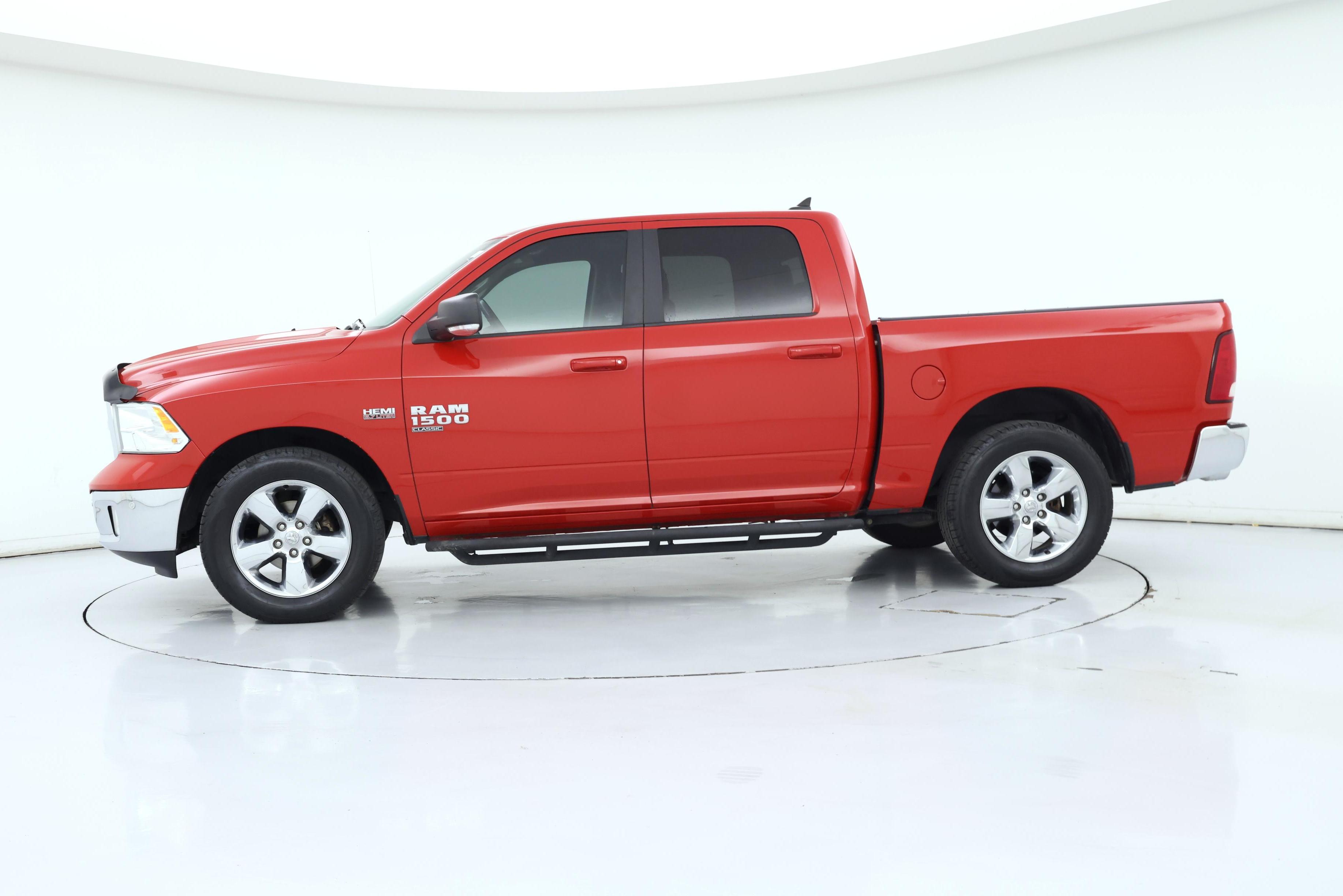 Thumbnail: 2019 RAM 1500 Classic - 3