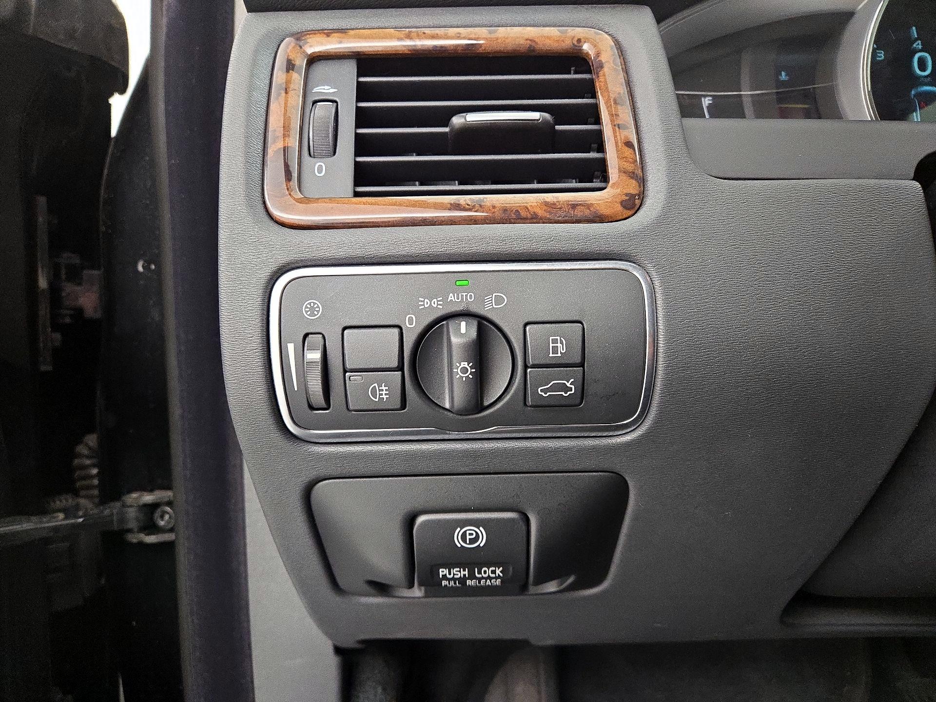 Thumbnail: 2014 Volvo S80 - 13