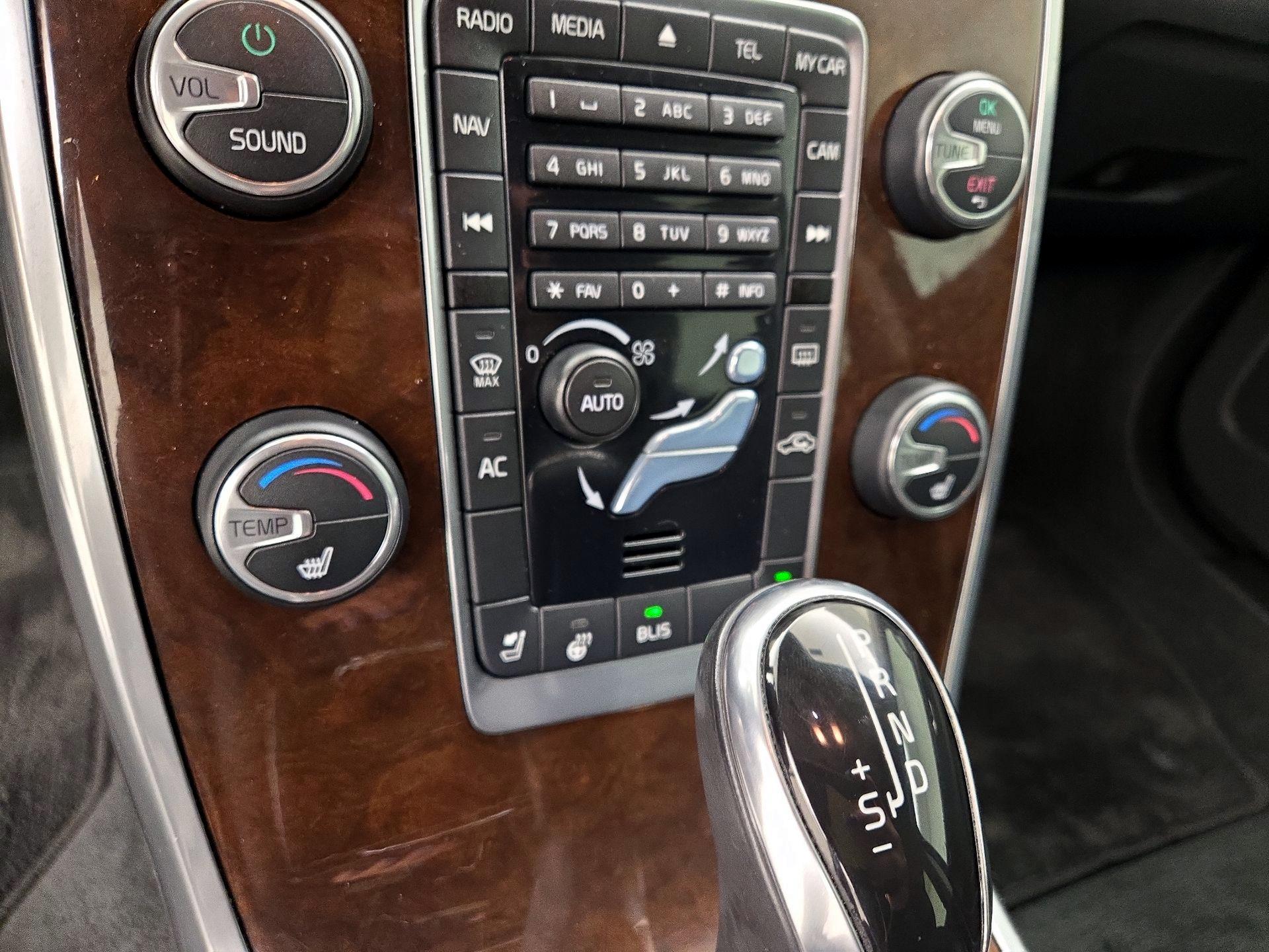 Thumbnail: 2014 Volvo S80 - 16