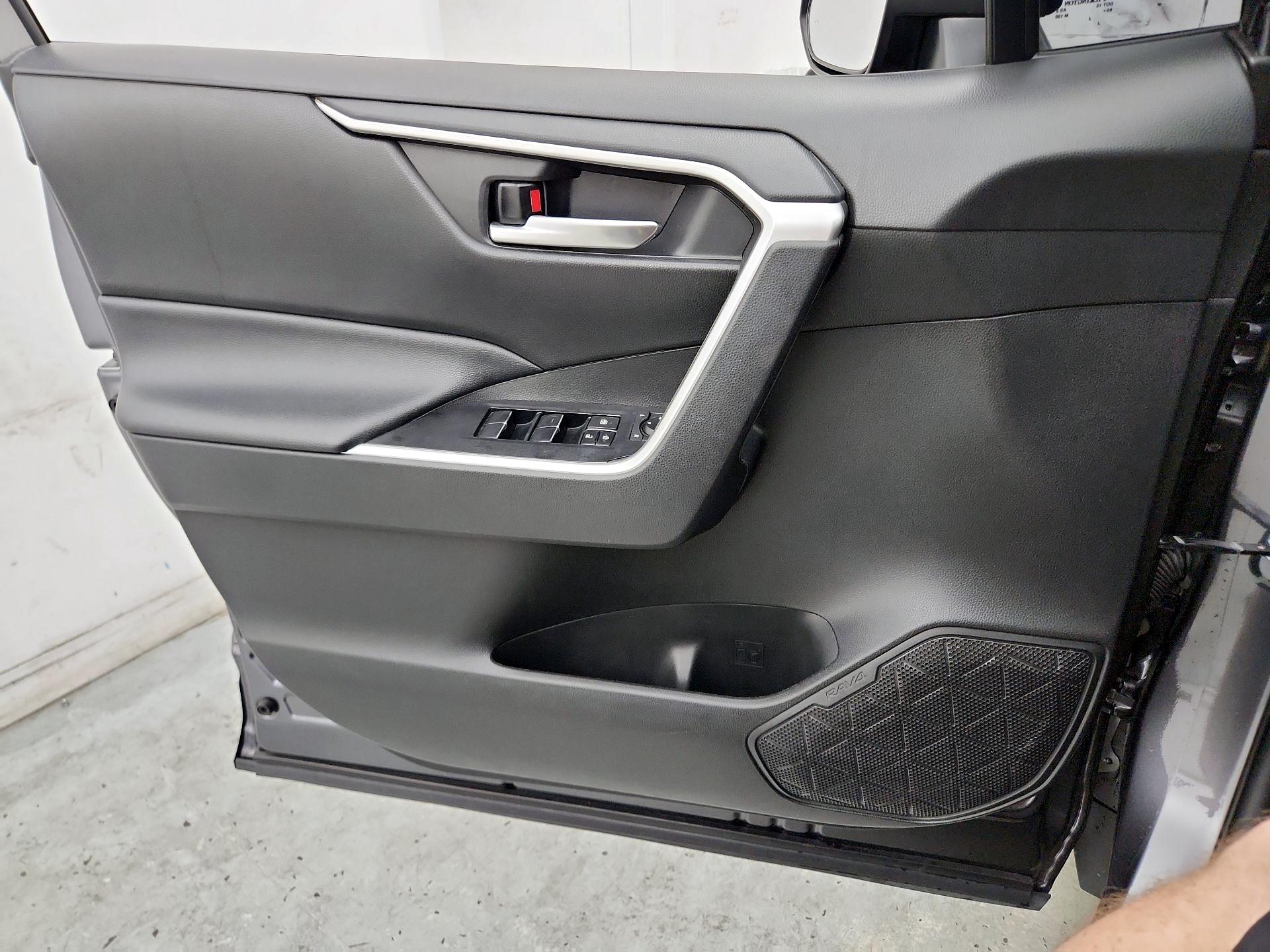 Thumbnail: 2021 Toyota RAV4 - 12
