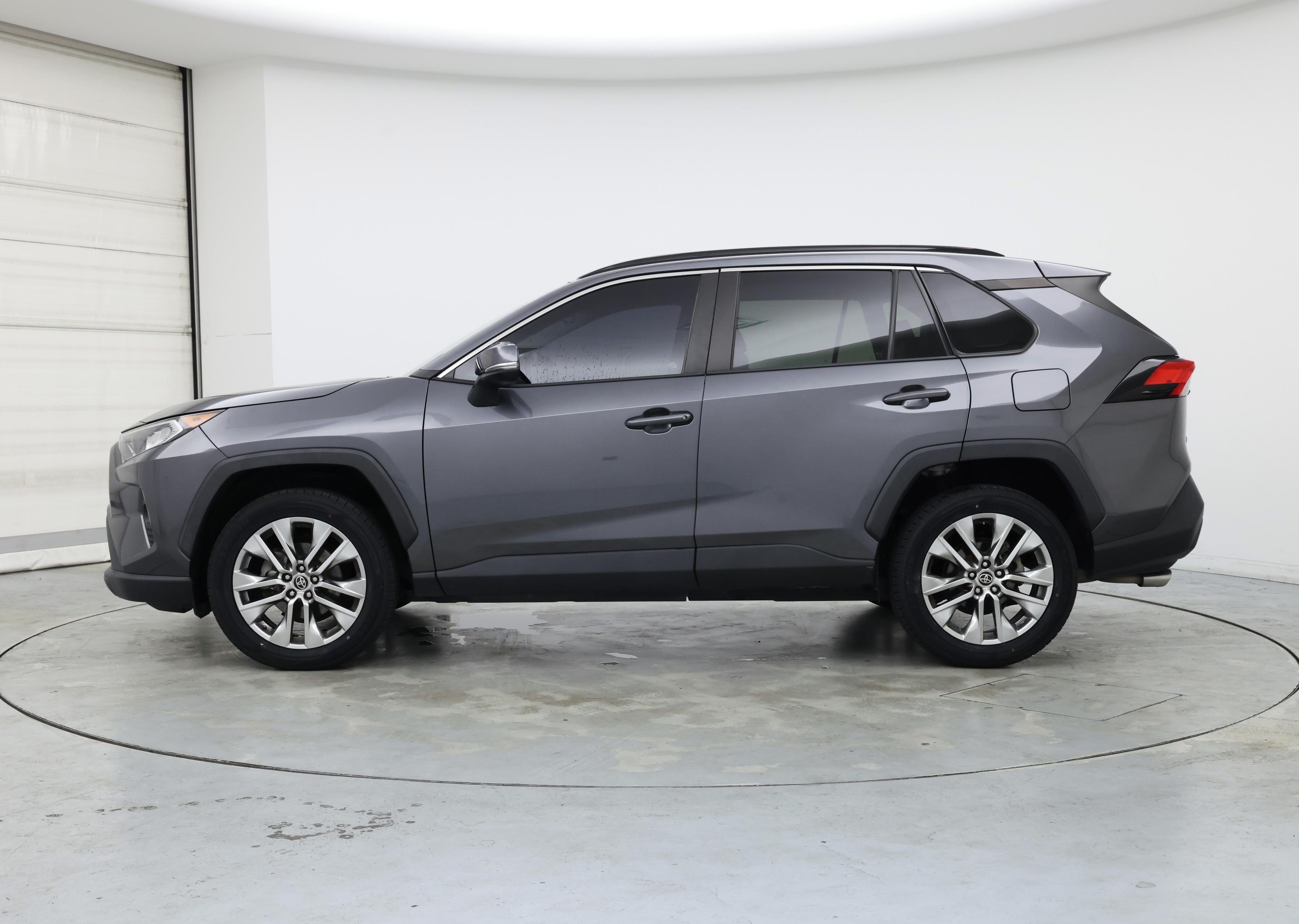 Thumbnail: 2021 Toyota RAV4 - 3