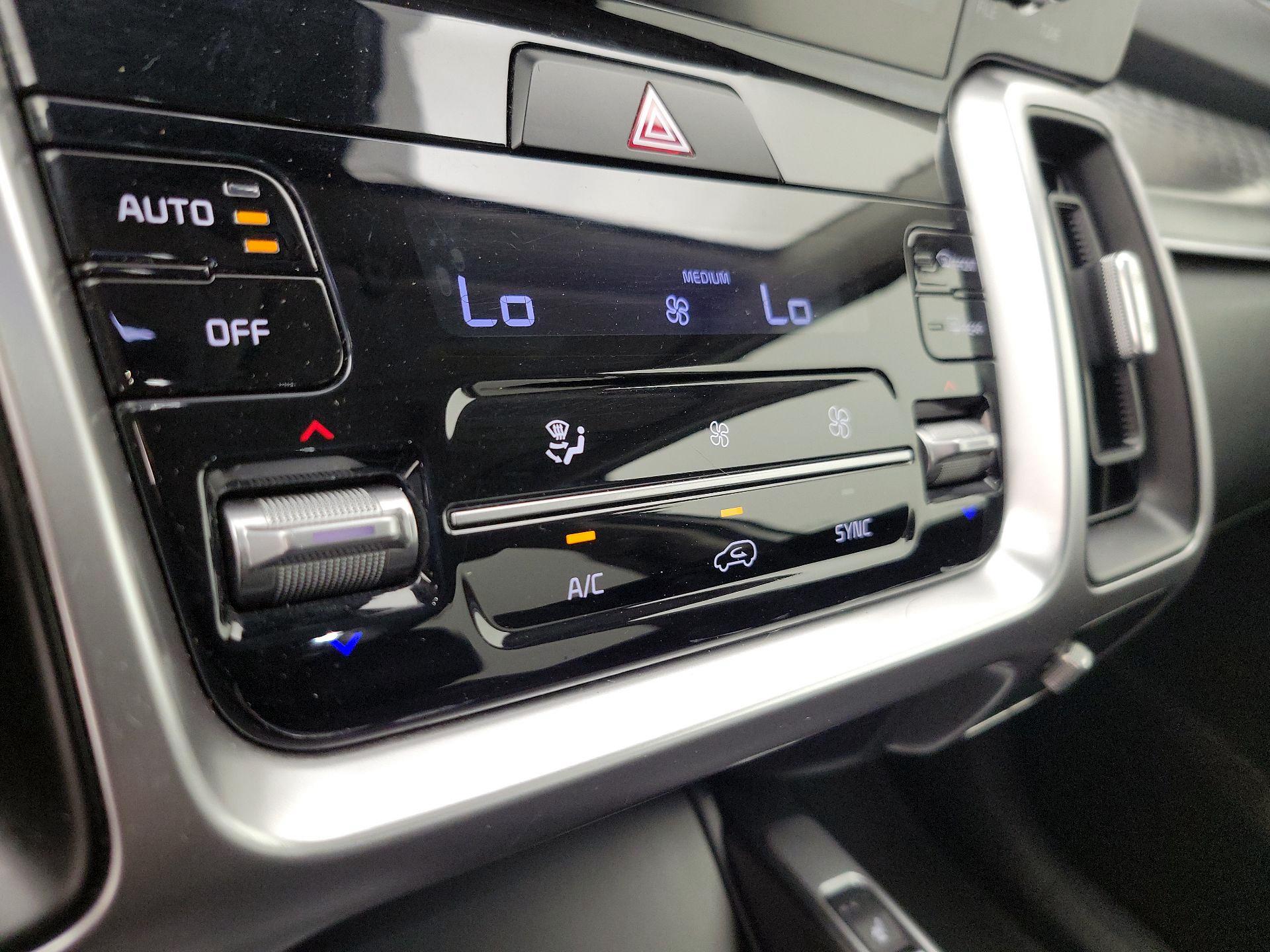 Thumbnail: 2021 Kia Sorento - 16