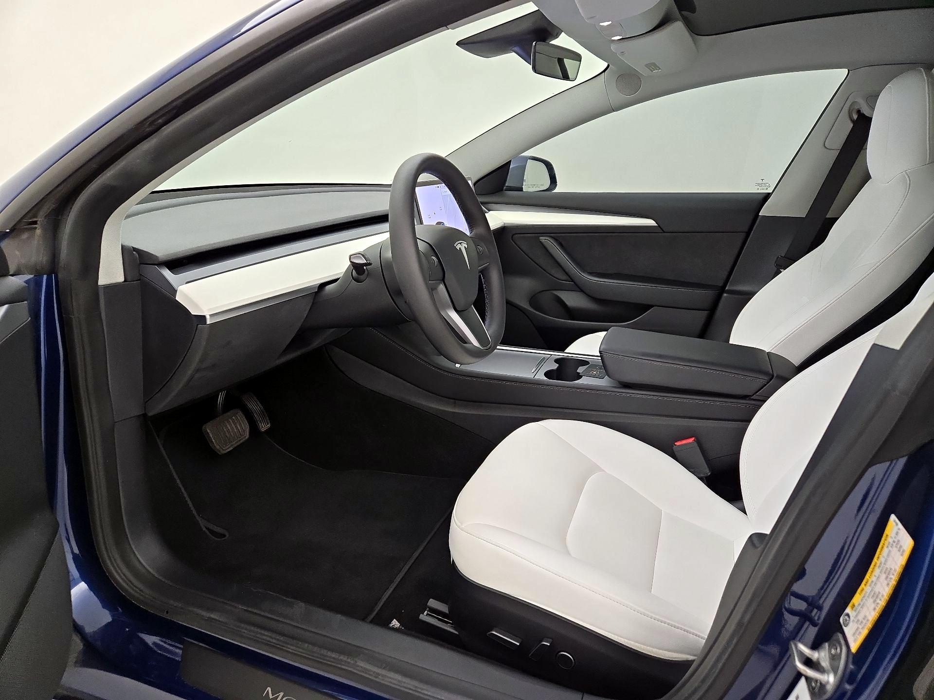 Thumbnail: 2022 Tesla Model 3 - 11