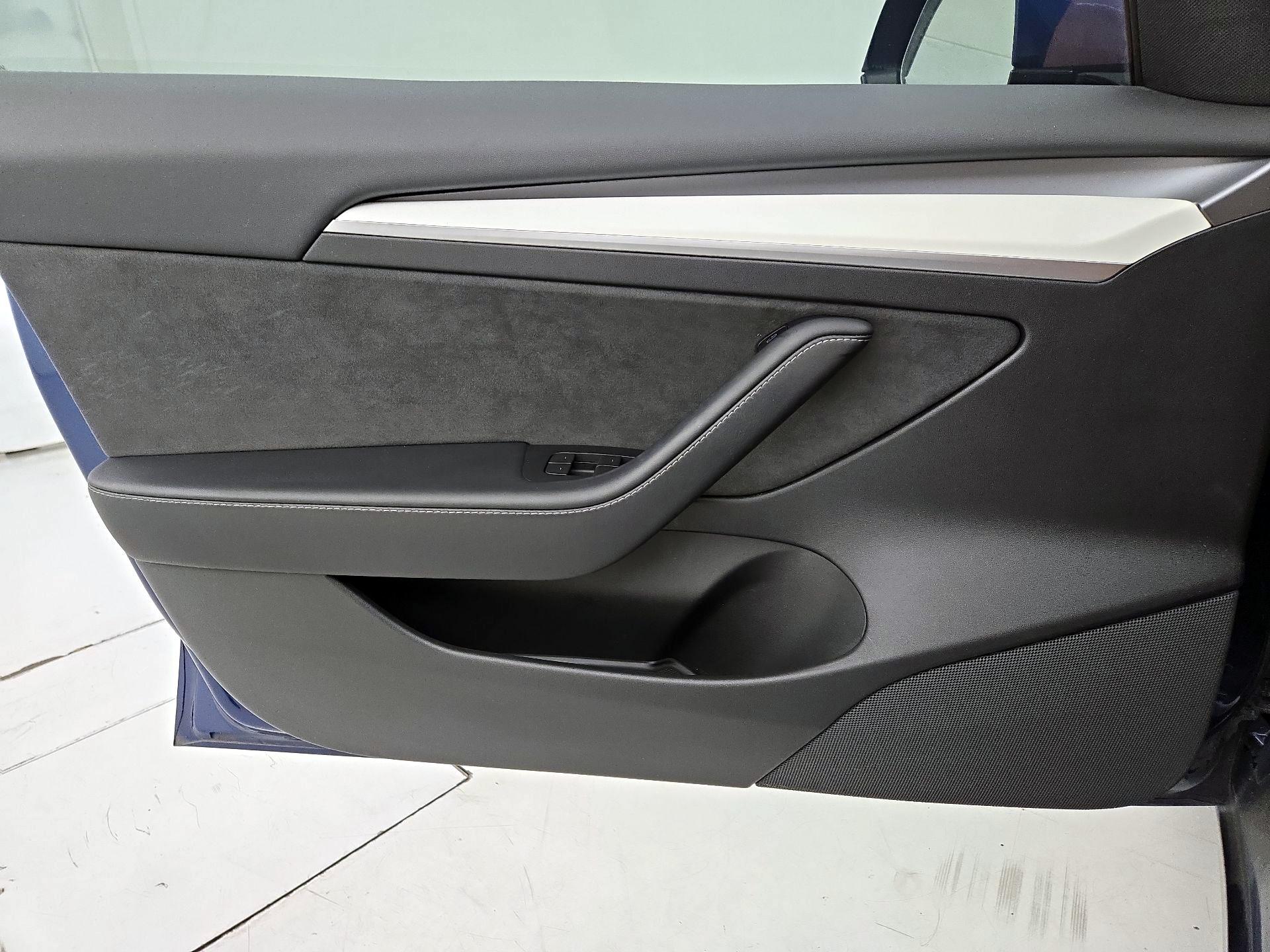 Thumbnail: 2022 Tesla Model 3 - 12