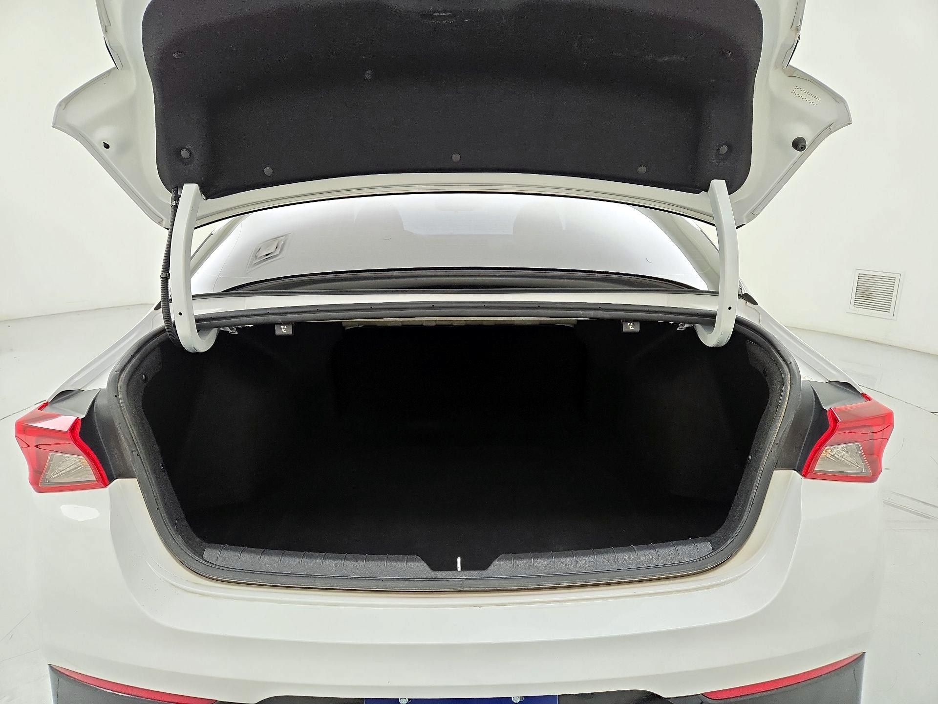 Thumbnail: 2022 Kia K5 - 20