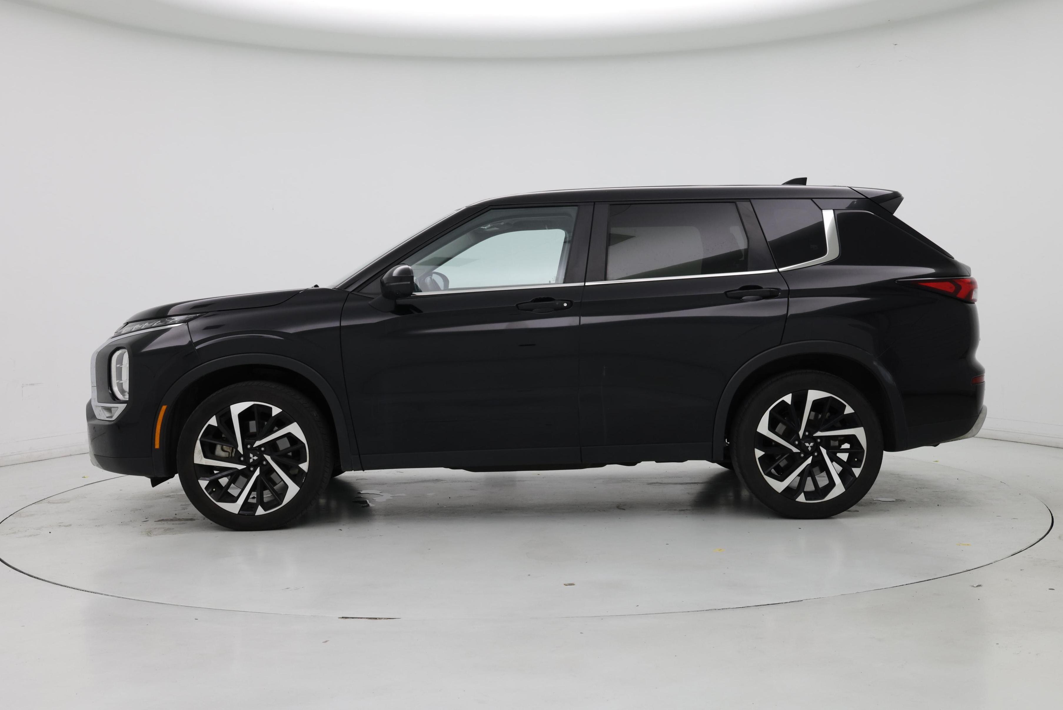 Thumbnail: 2024 Mitsubishi Outlander - 3