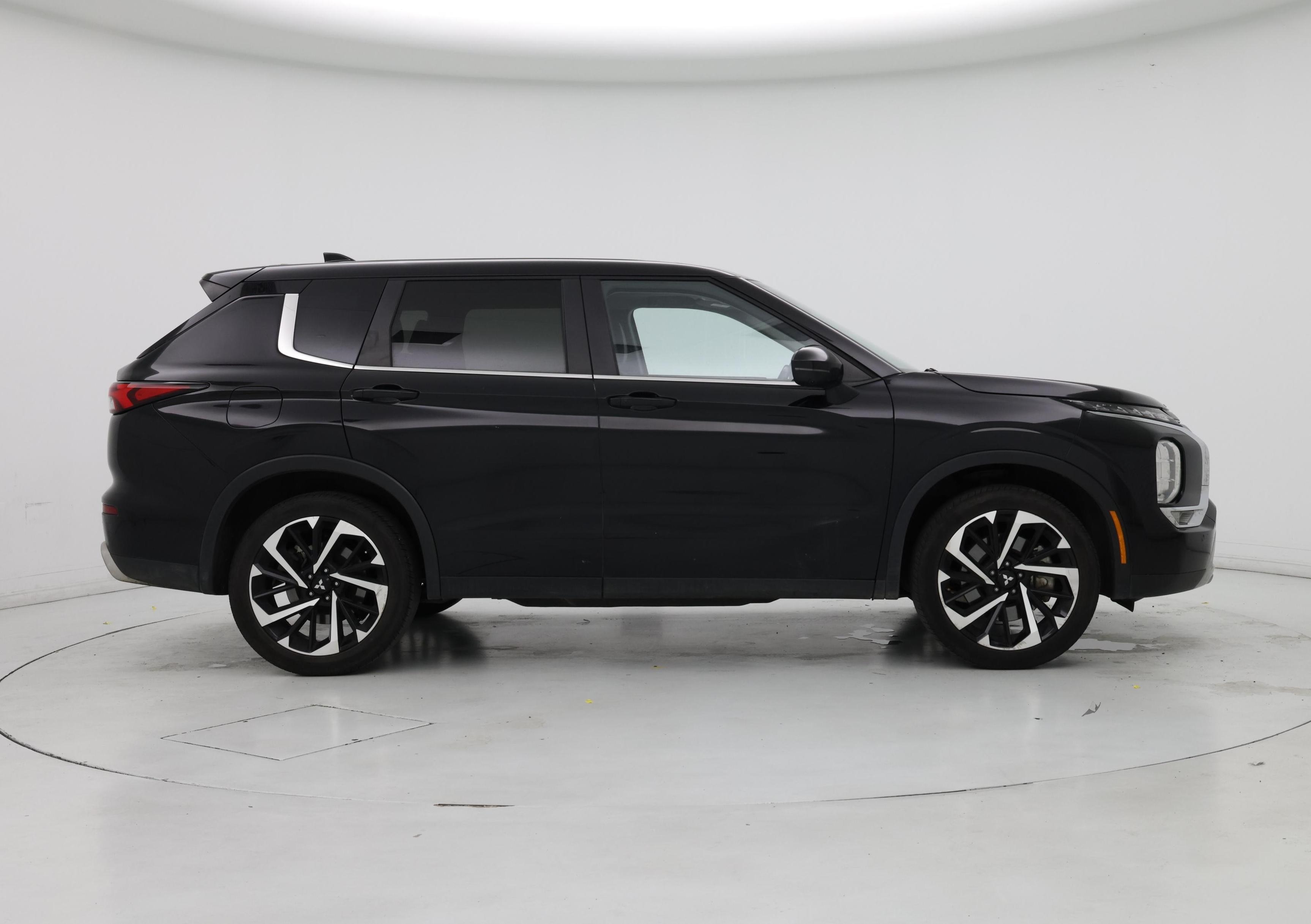 Thumbnail: 2024 Mitsubishi Outlander - 7