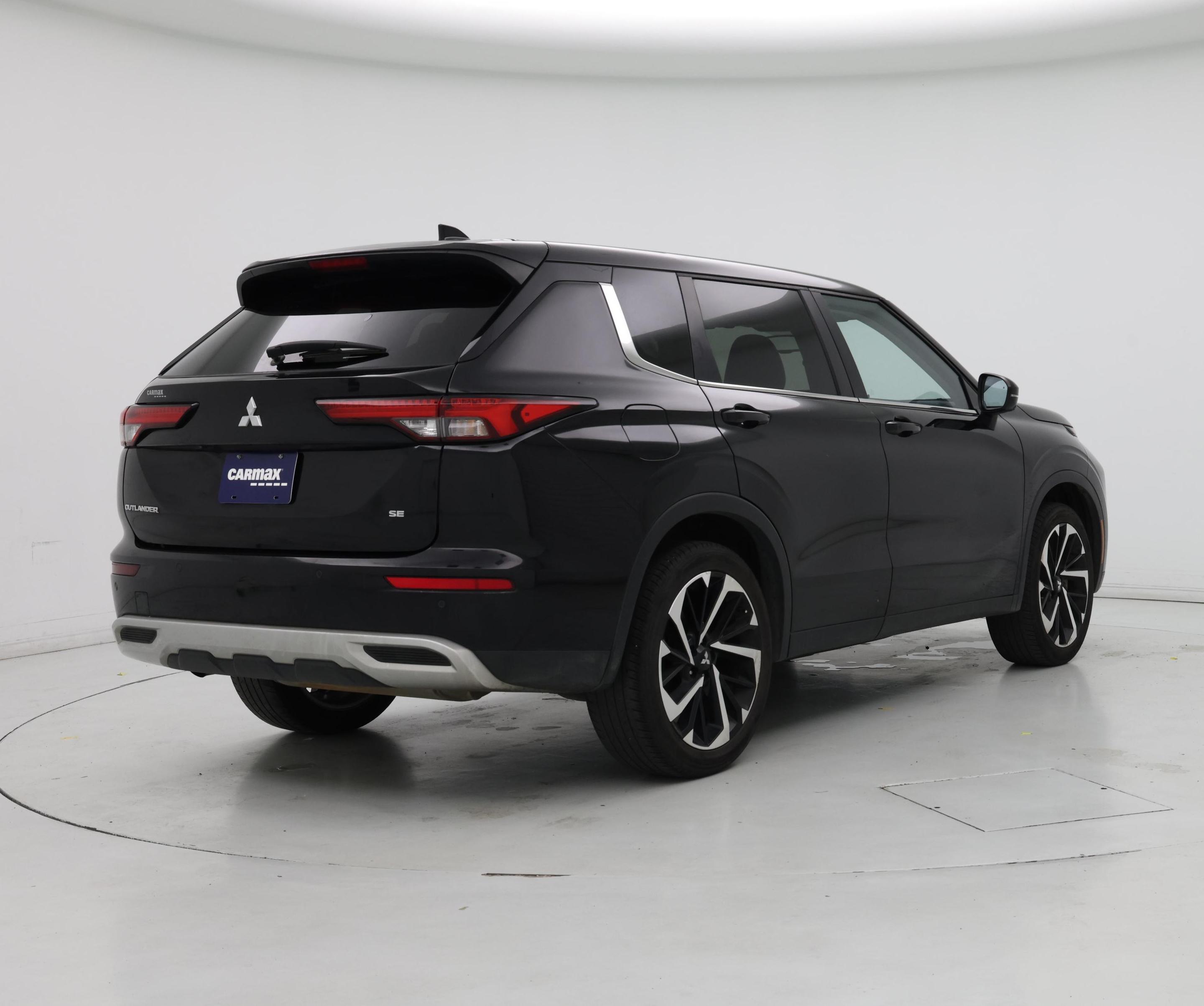 Thumbnail: 2024 Mitsubishi Outlander - 8