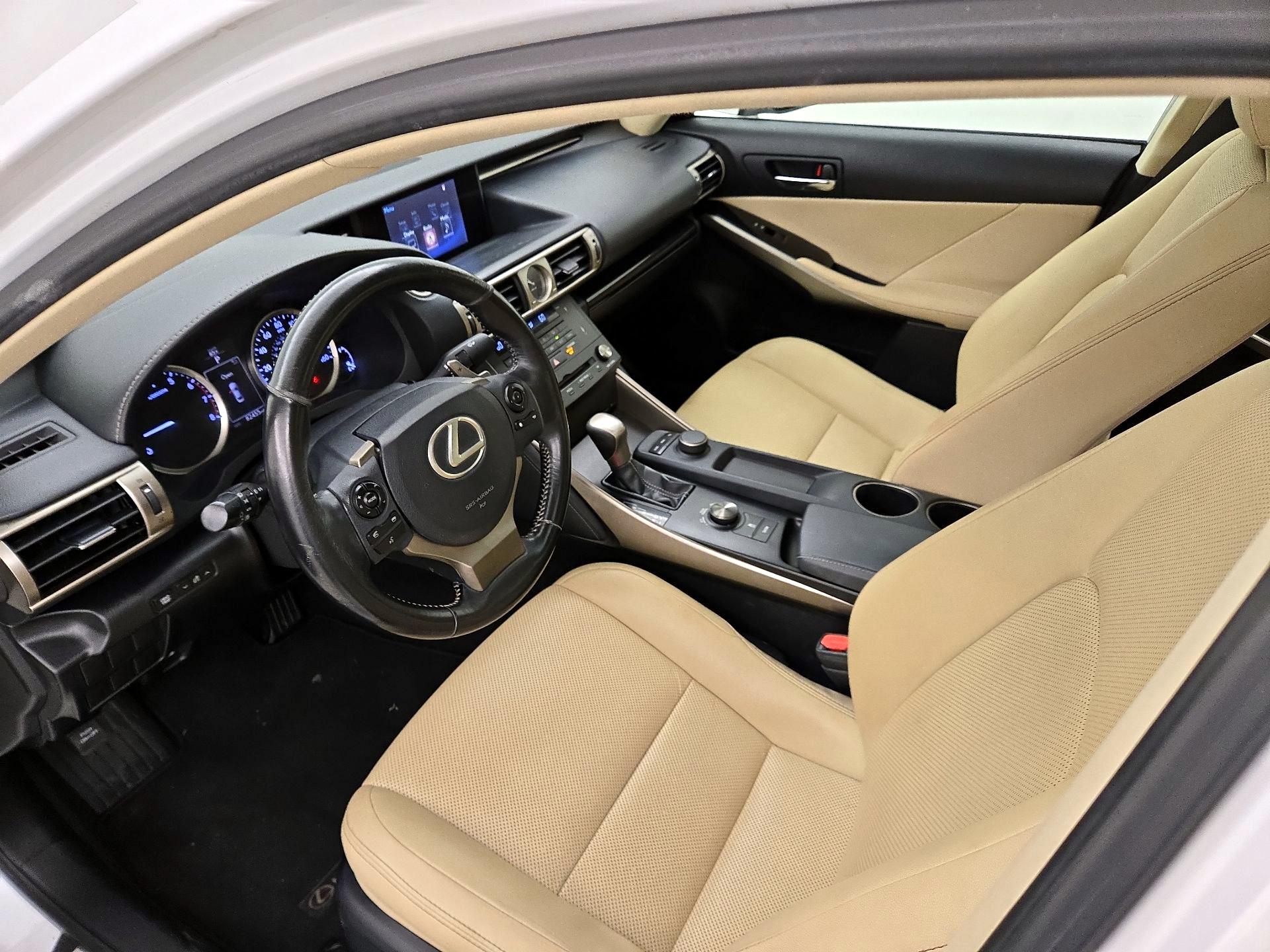 Thumbnail: 2016 Lexus IS - 11