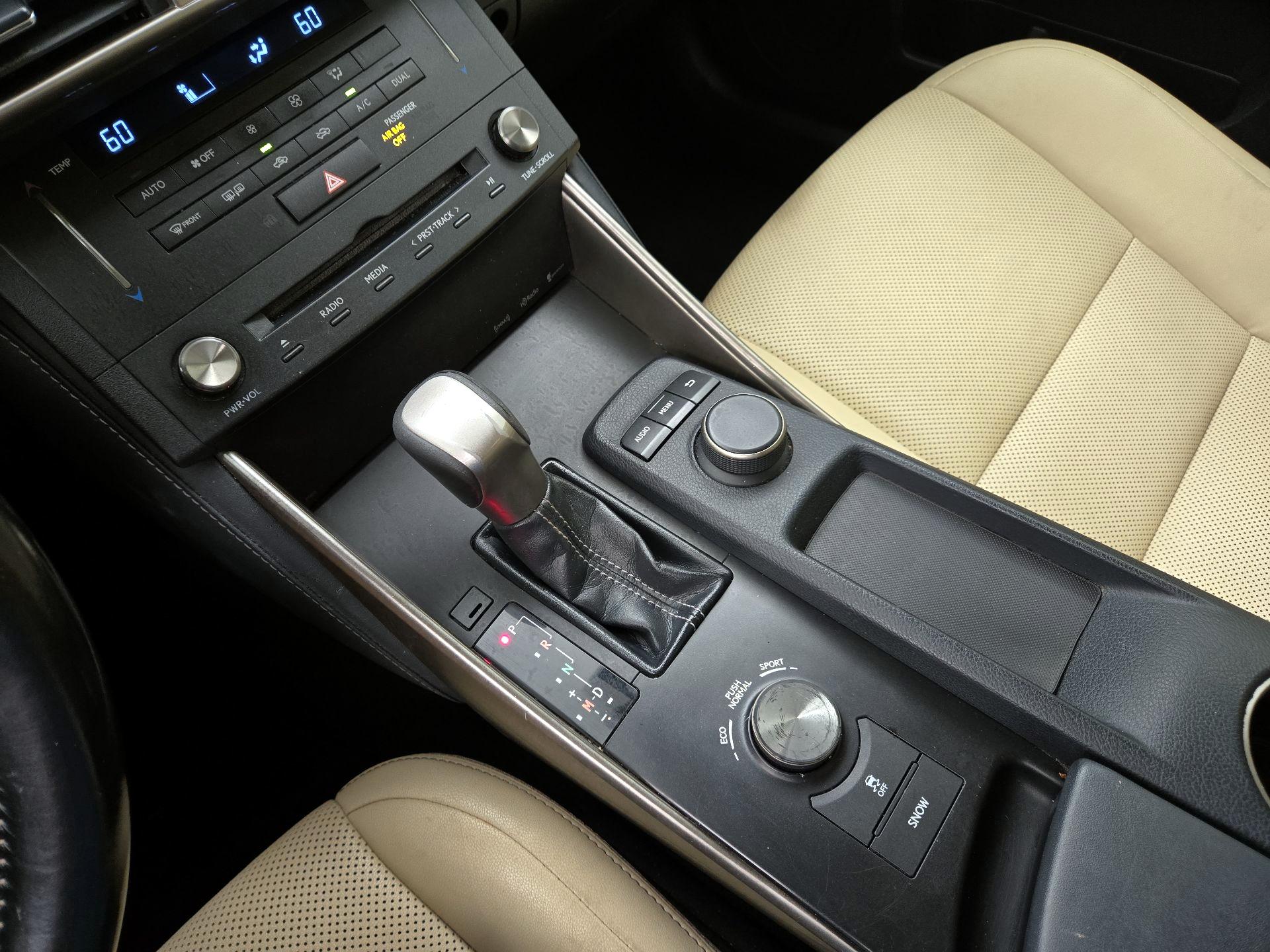 Thumbnail: 2016 Lexus IS - 17