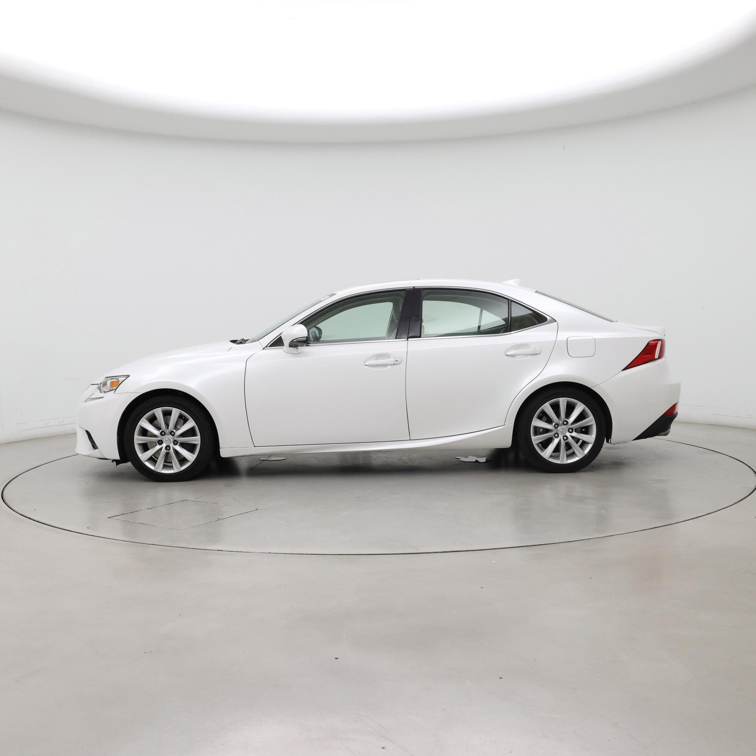 Thumbnail: 2016 Lexus IS - 3