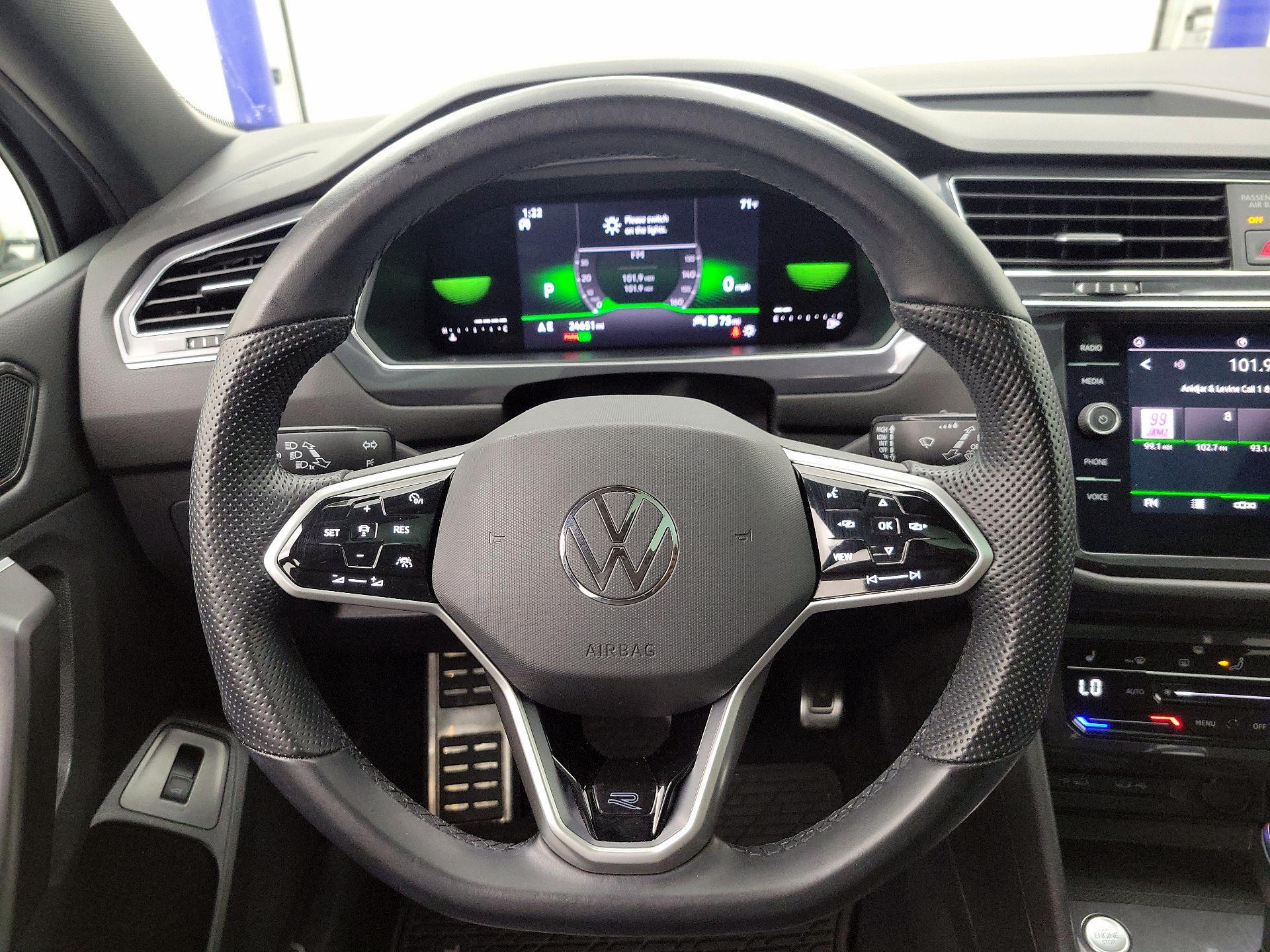 Thumbnail: 2022 Volkswagen Tiguan - 10