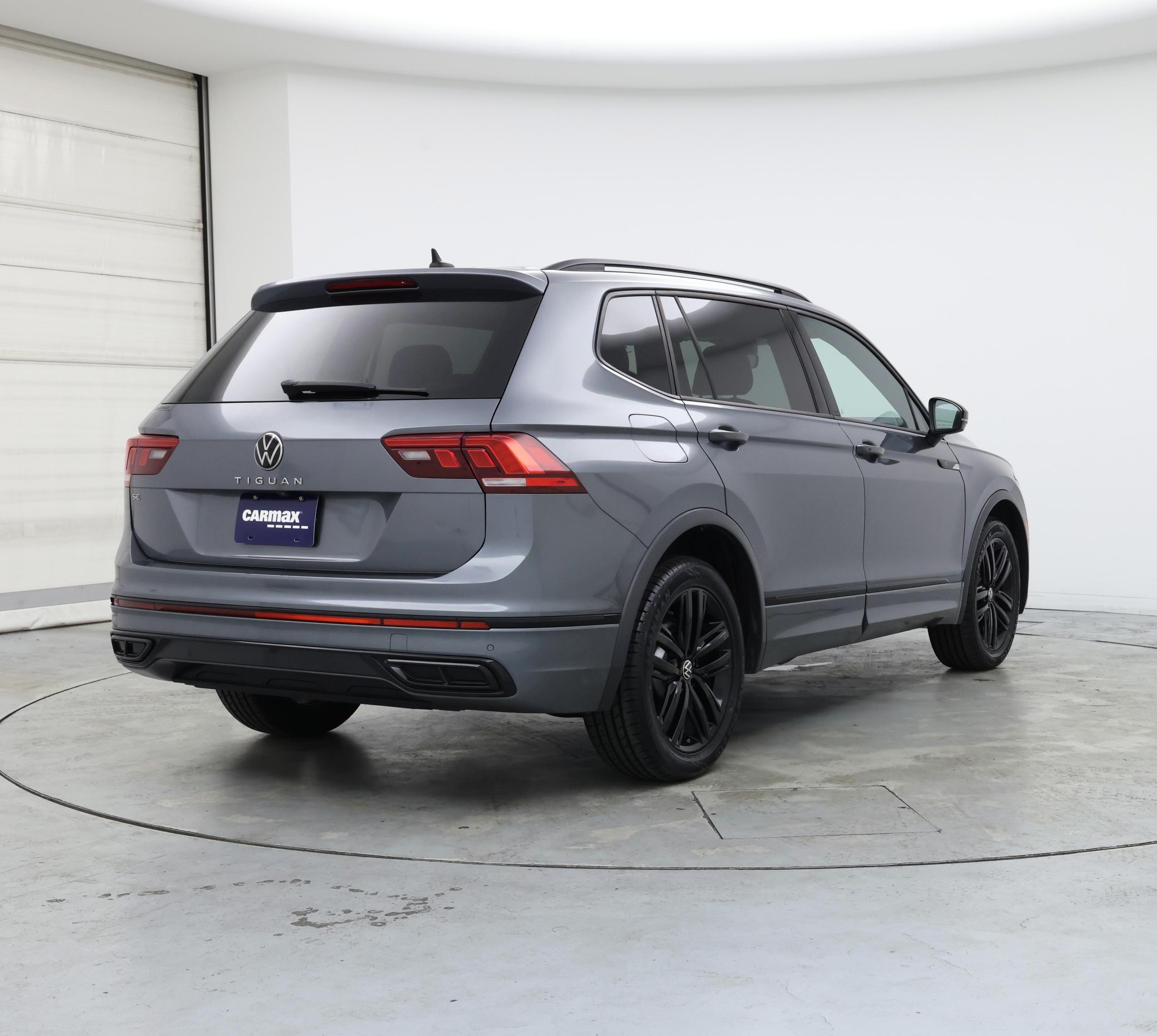 Thumbnail: 2022 Volkswagen Tiguan - 8