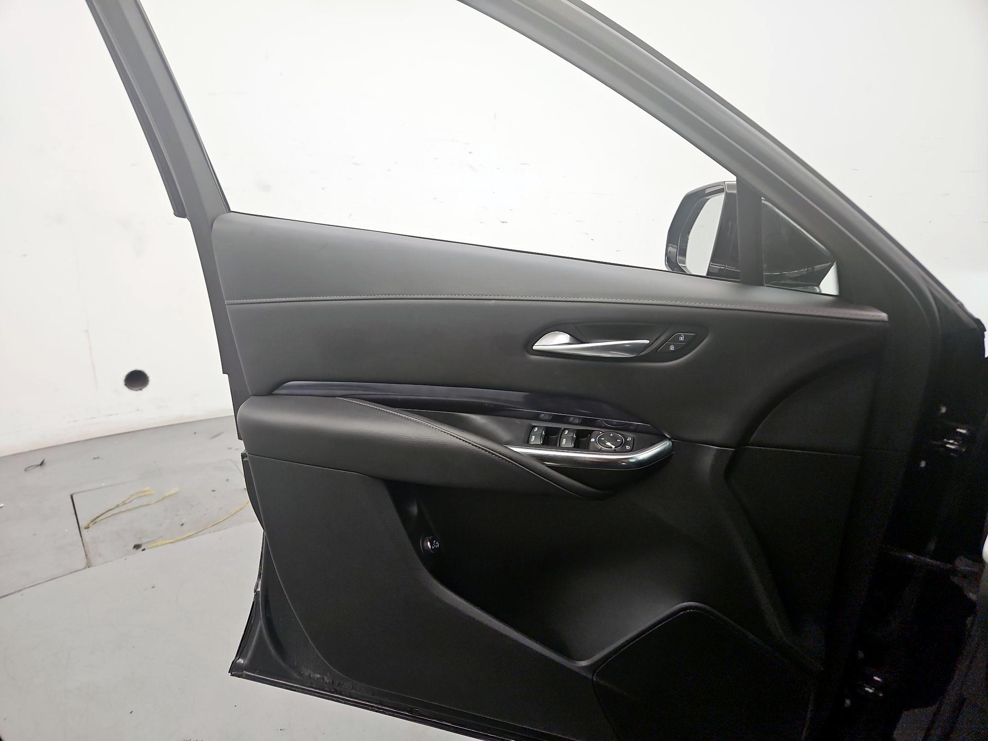 Thumbnail: 2023 Cadillac XT4 - 12