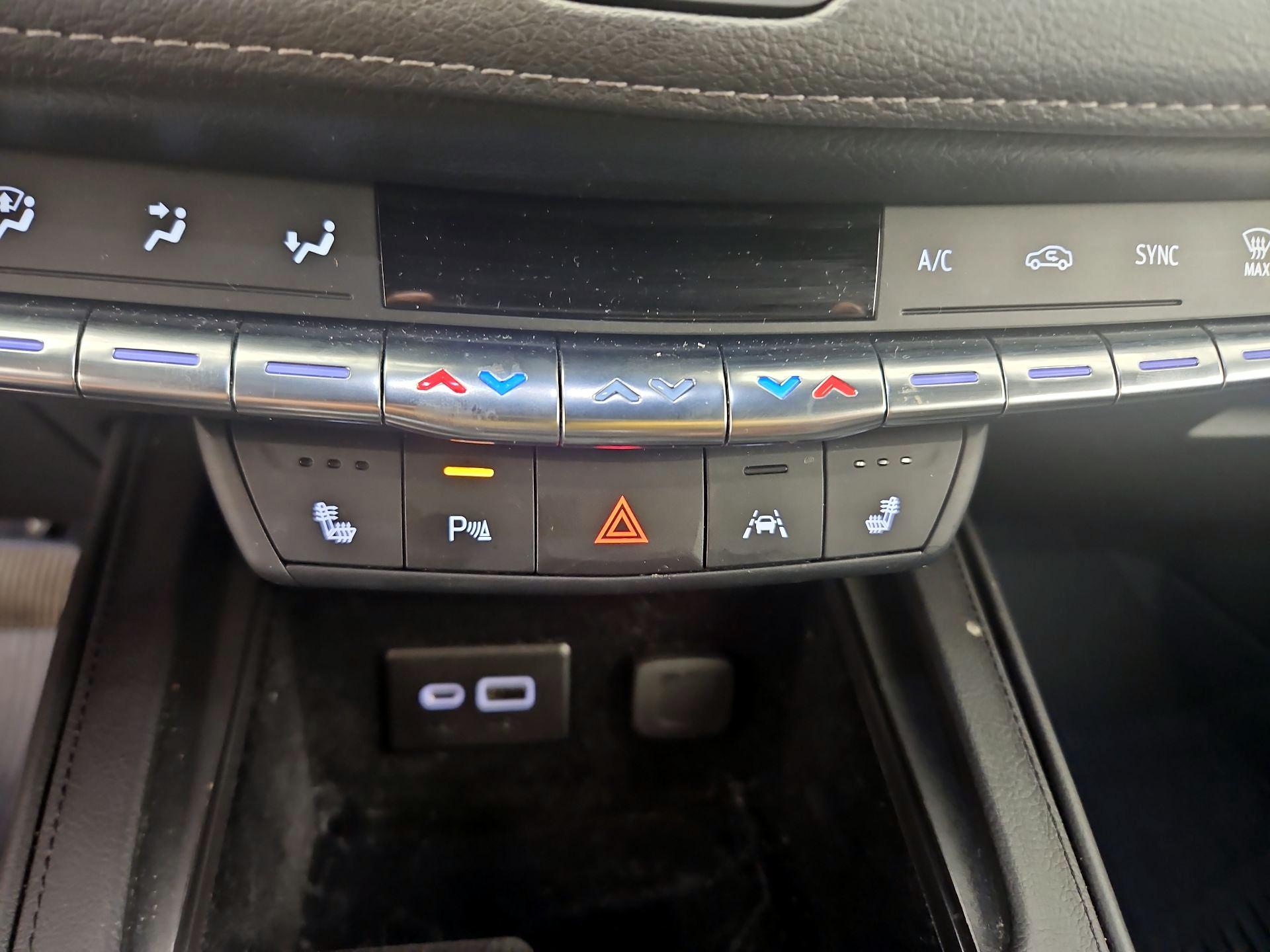 Thumbnail: 2023 Cadillac XT4 - 16