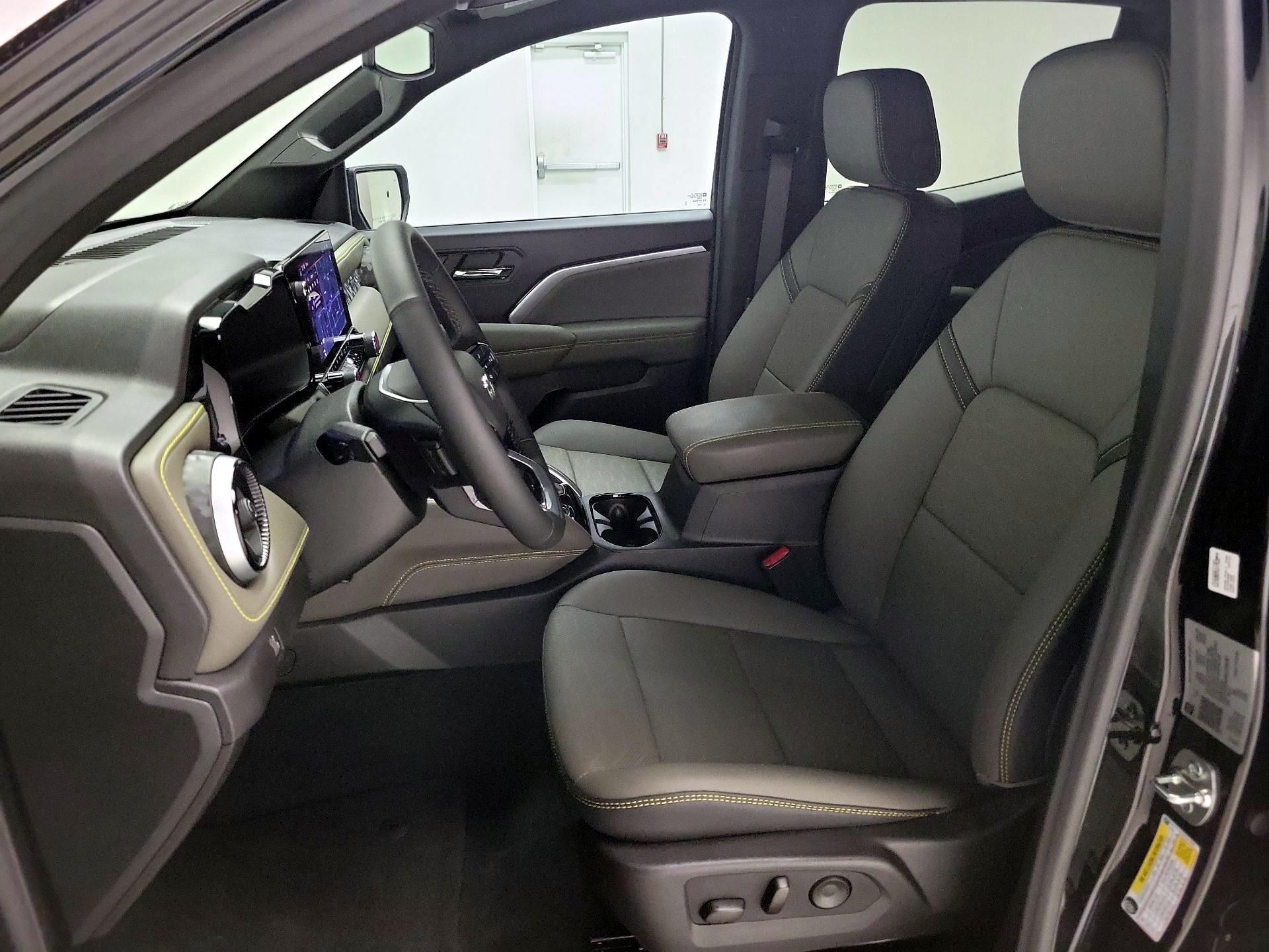 Thumbnail: 2025 Chevrolet Colorado - 11