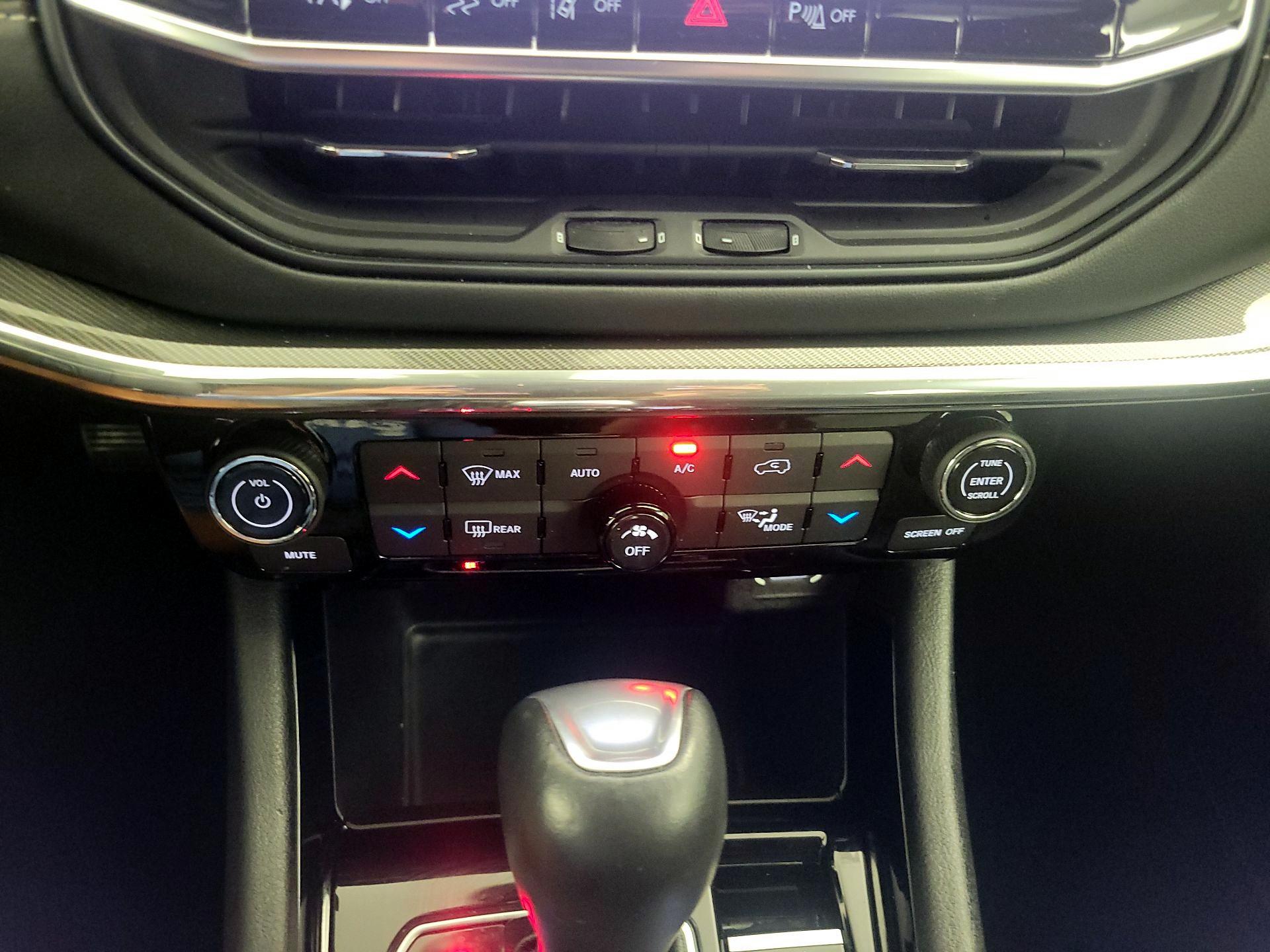 Thumbnail: 2023 Jeep Compass - 17