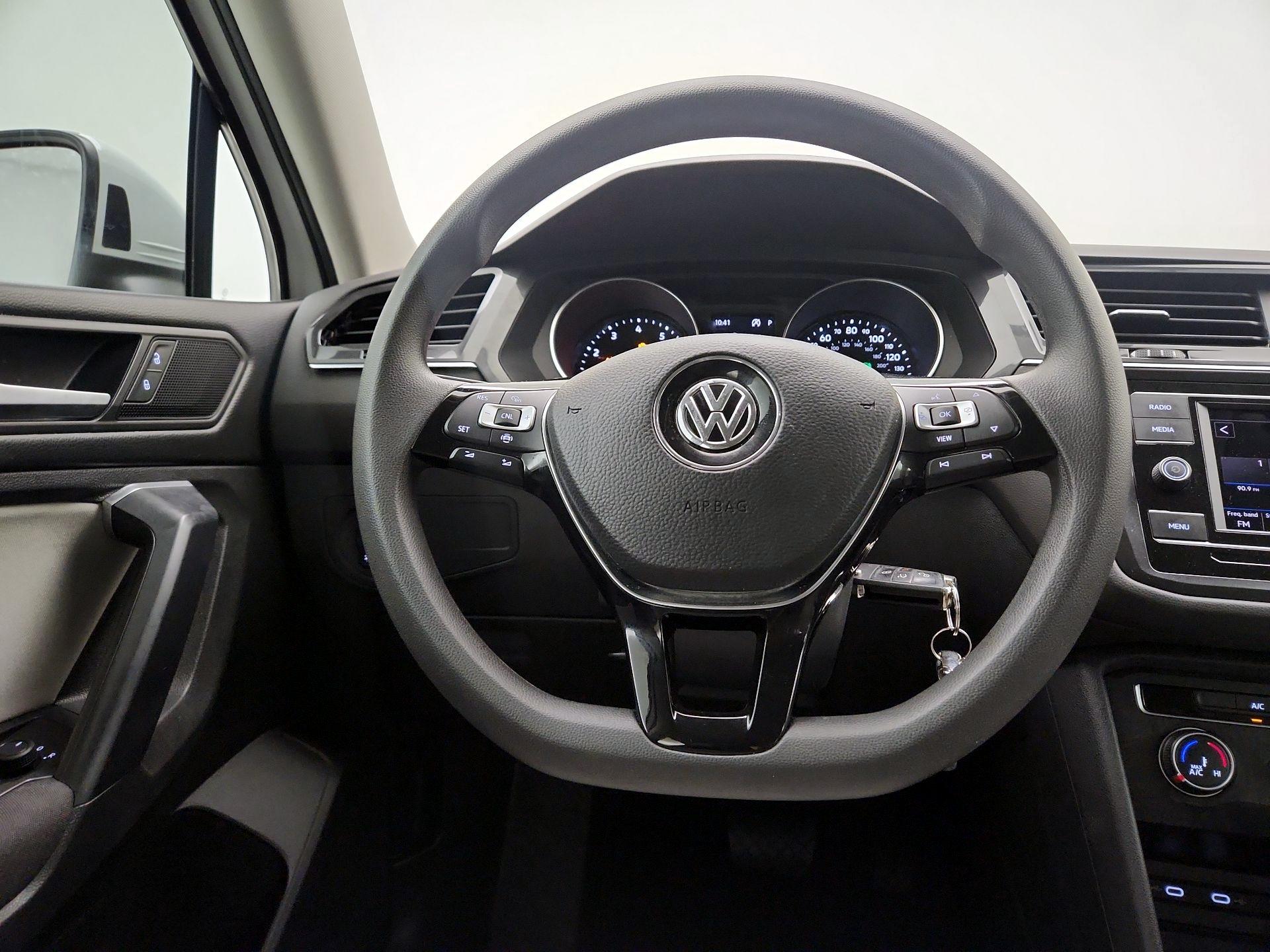 Thumbnail: 2021 Volkswagen Tiguan - 10