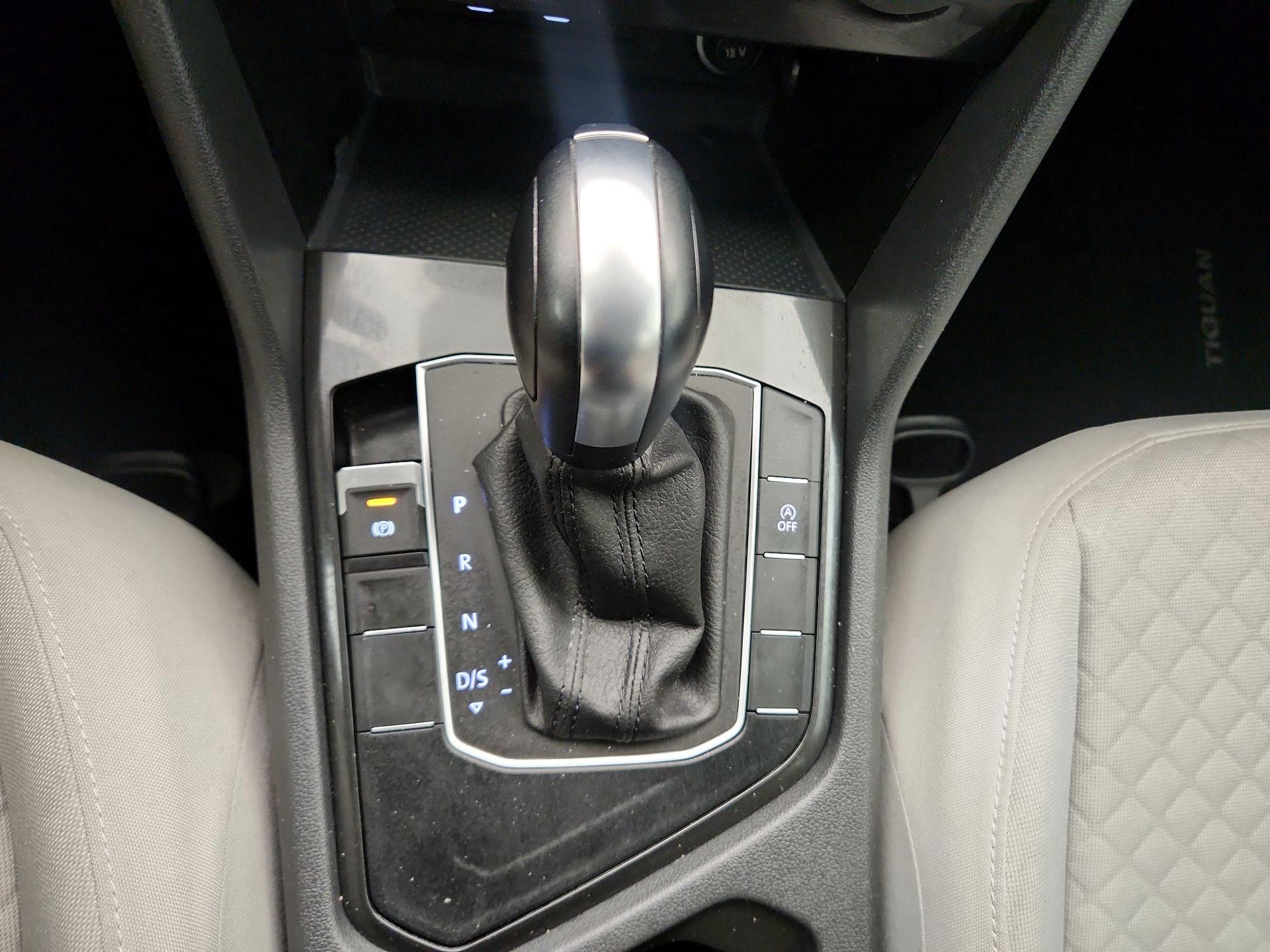 Thumbnail: 2021 Volkswagen Tiguan - 17