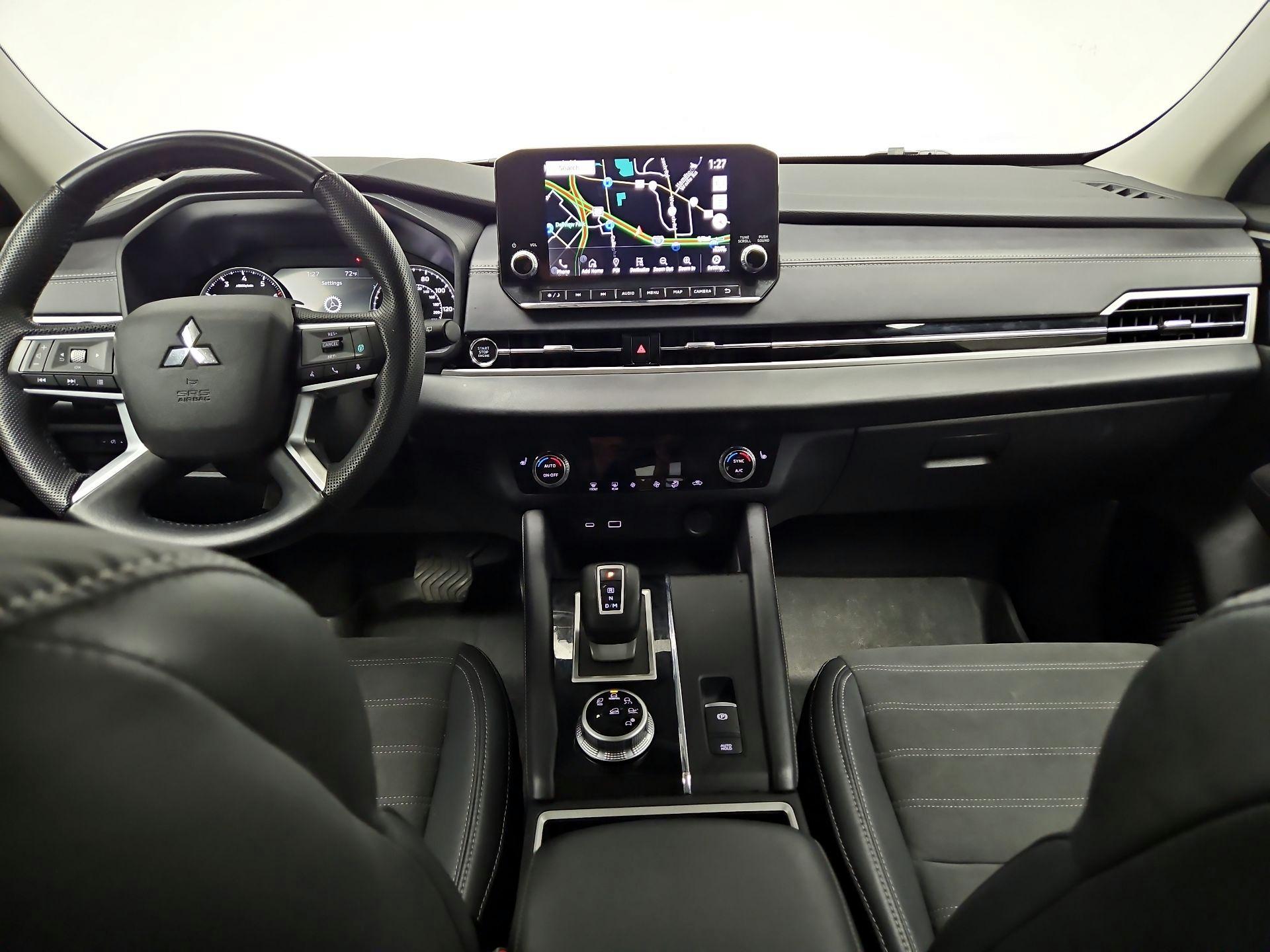Thumbnail: 2023 Mitsubishi Outlander - 9