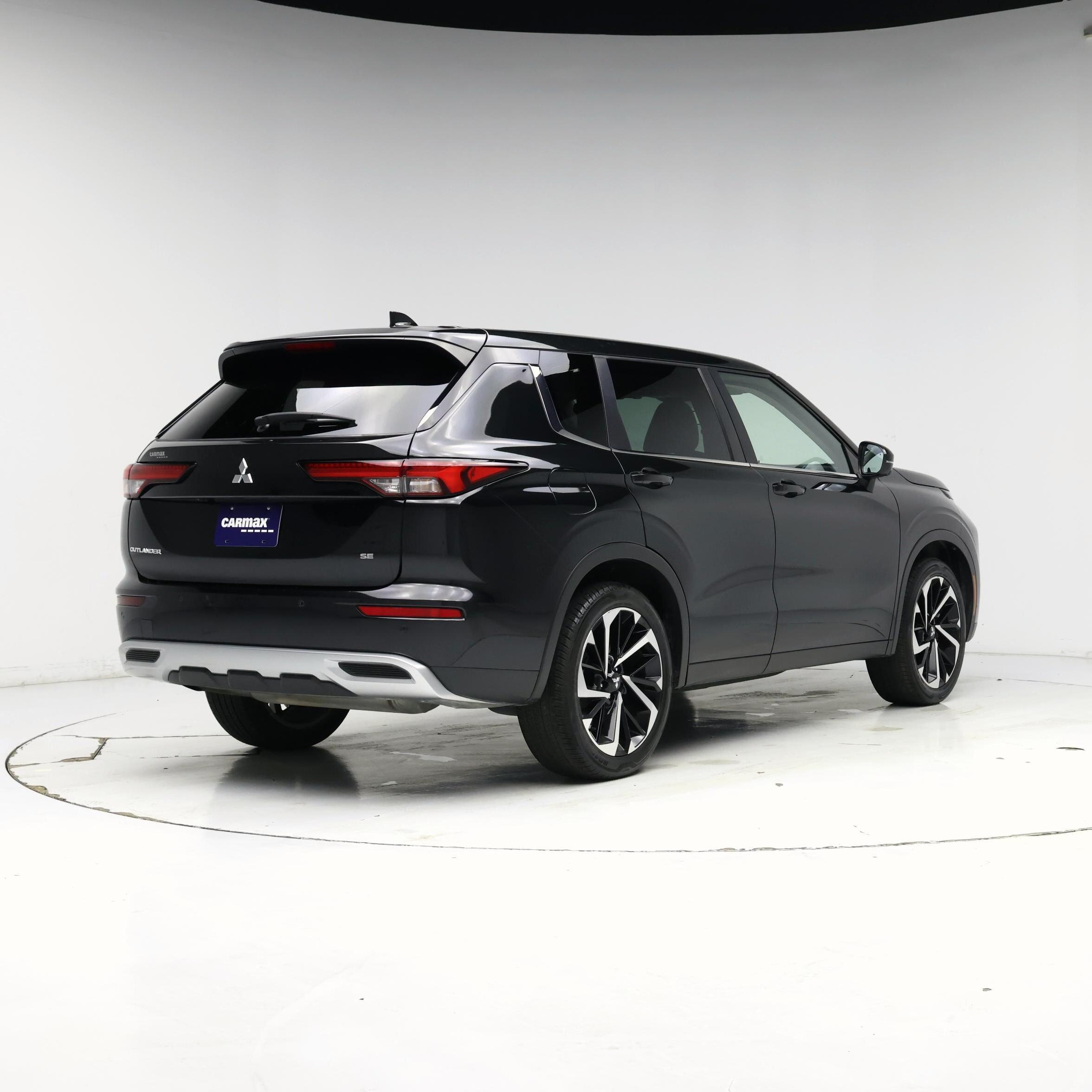 Thumbnail: 2023 Mitsubishi Outlander - 8