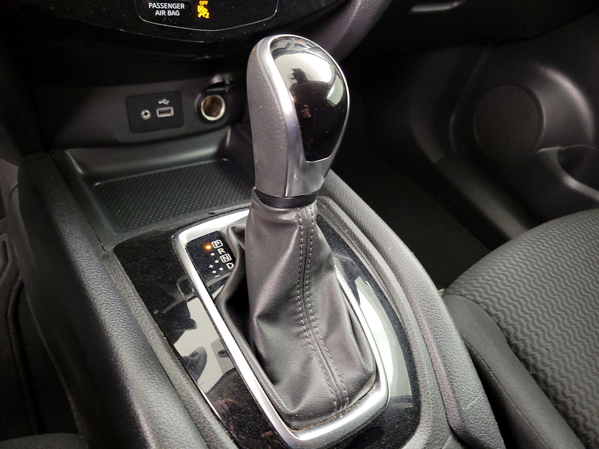 Thumbnail: 2020 Nissan Rogue Sport - 17