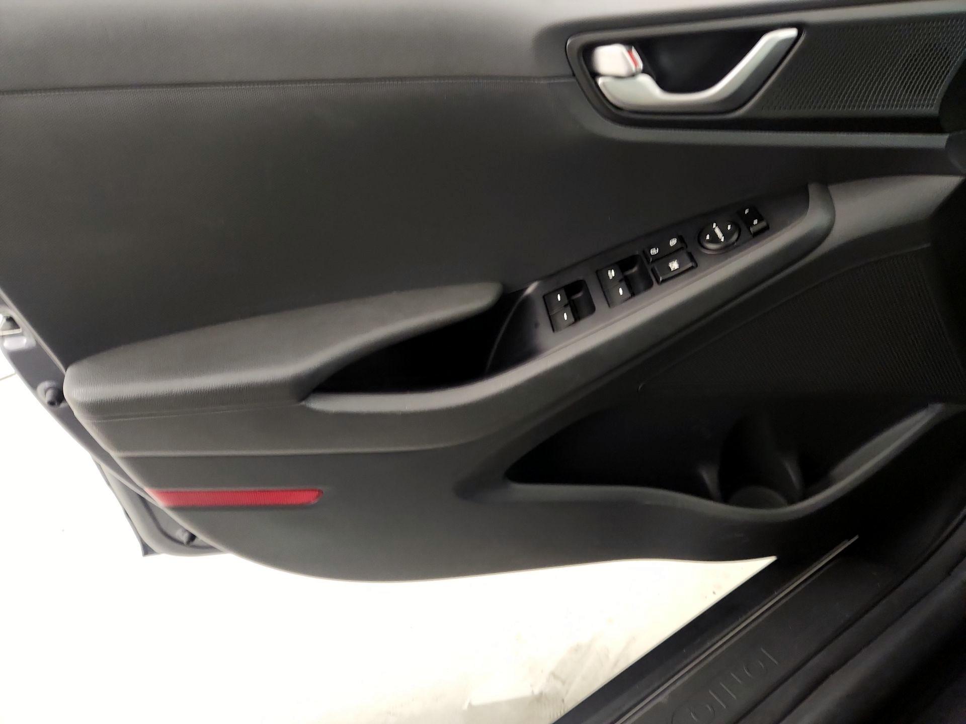 Thumbnail: 2018 Hyundai Ioniq - 12