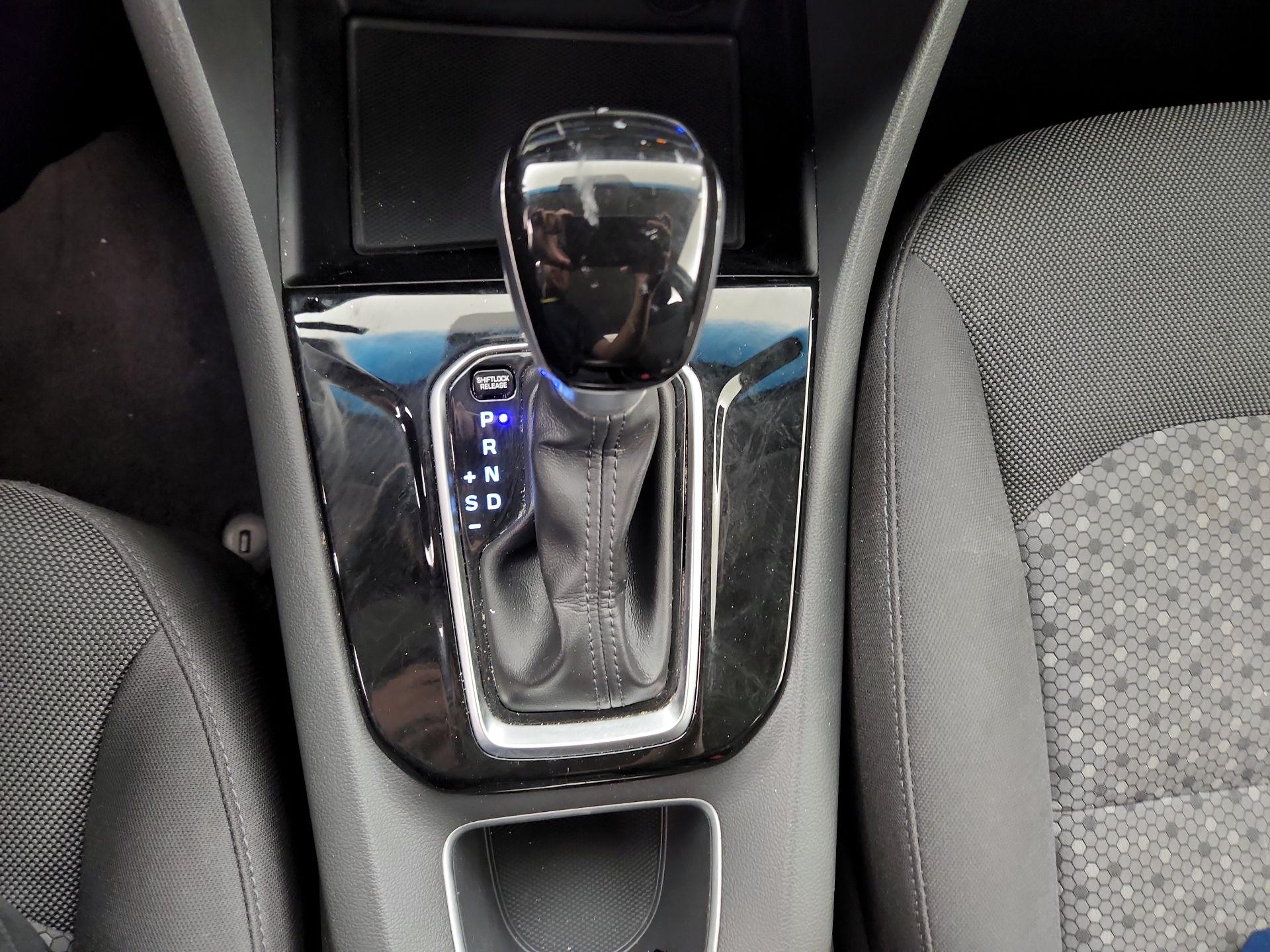 Thumbnail: 2018 Hyundai Ioniq - 18