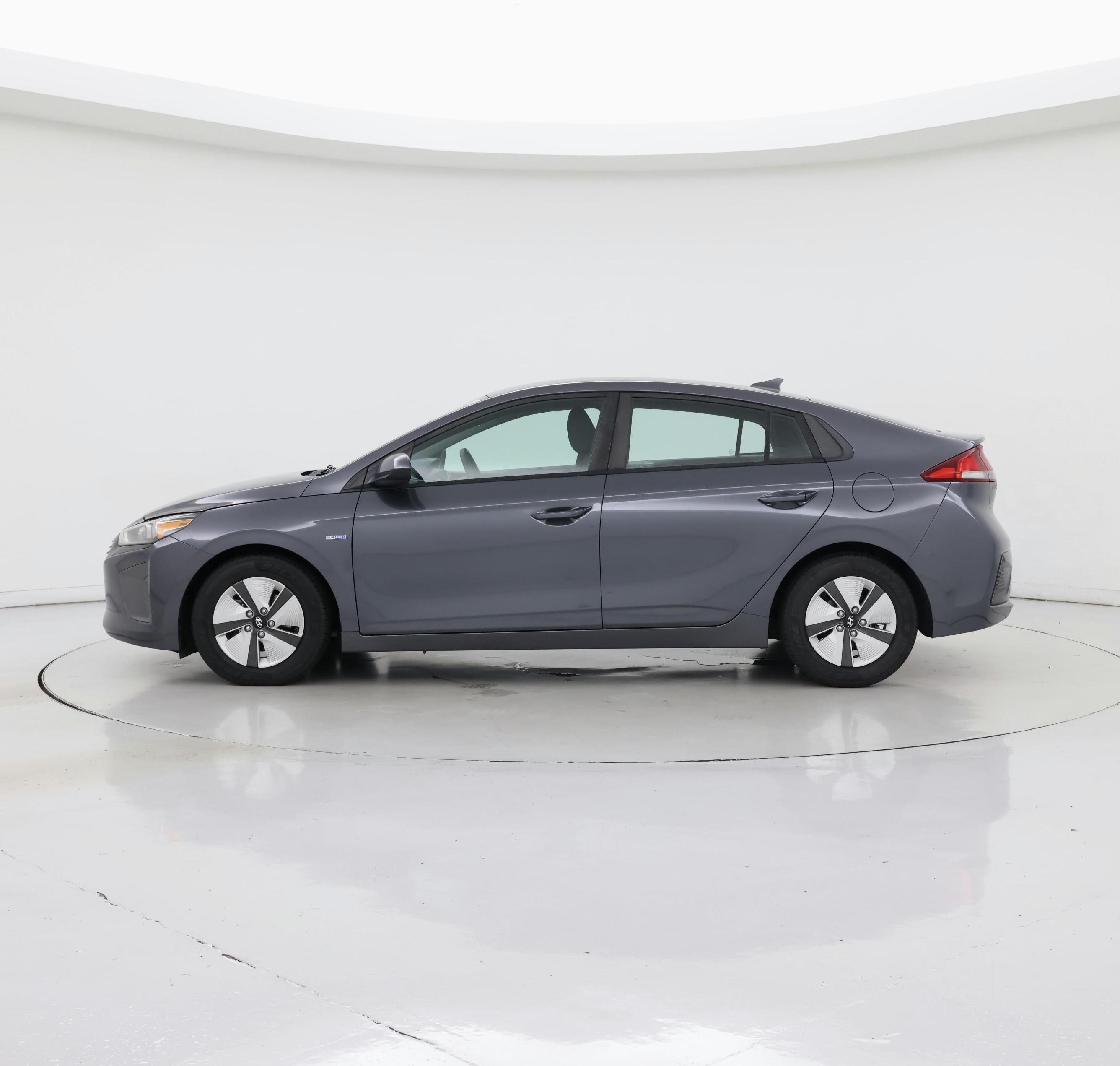 Thumbnail: 2018 Hyundai Ioniq - 3